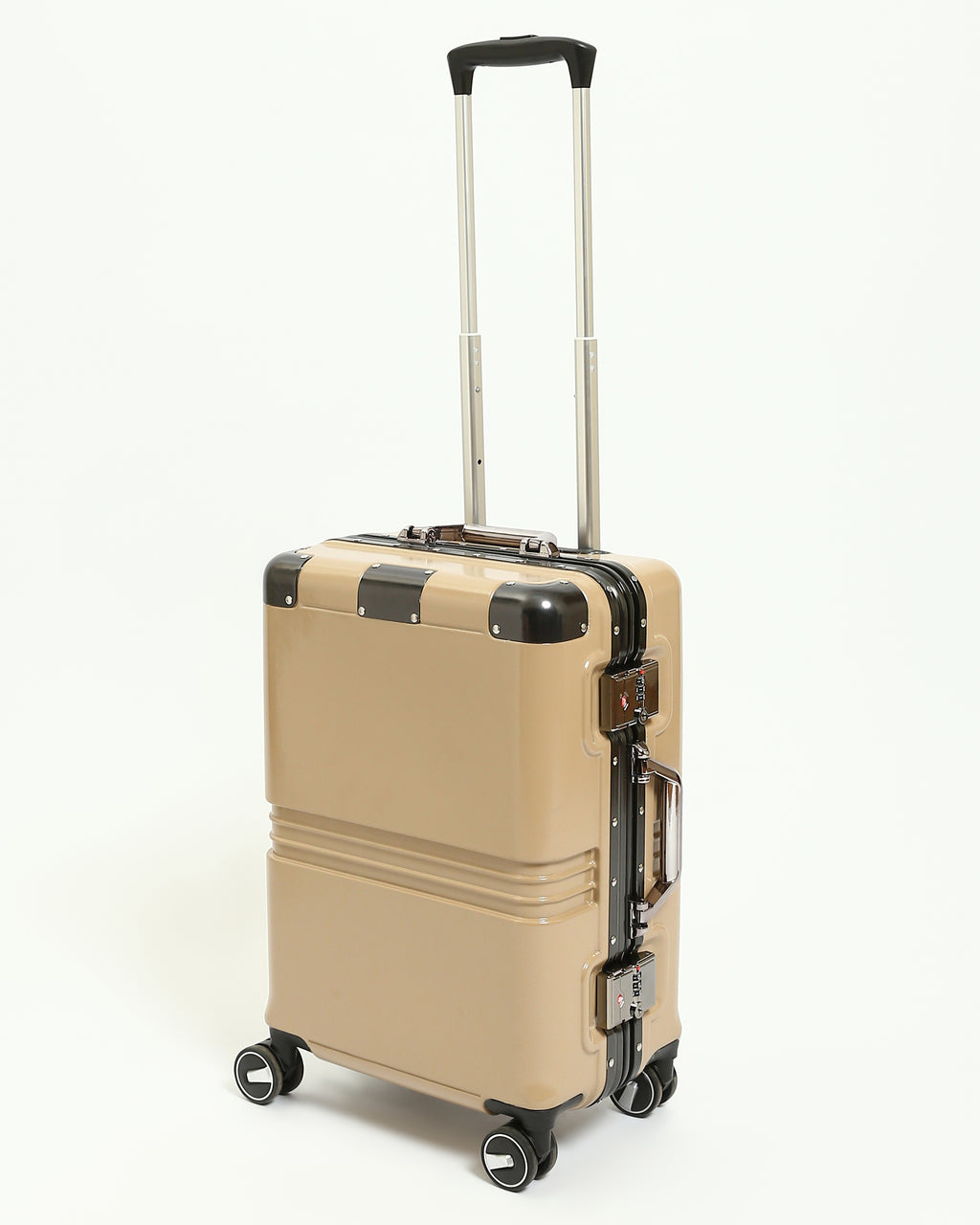 تايتان إيدج – شنطة سفر استثنائية باللون الوردي