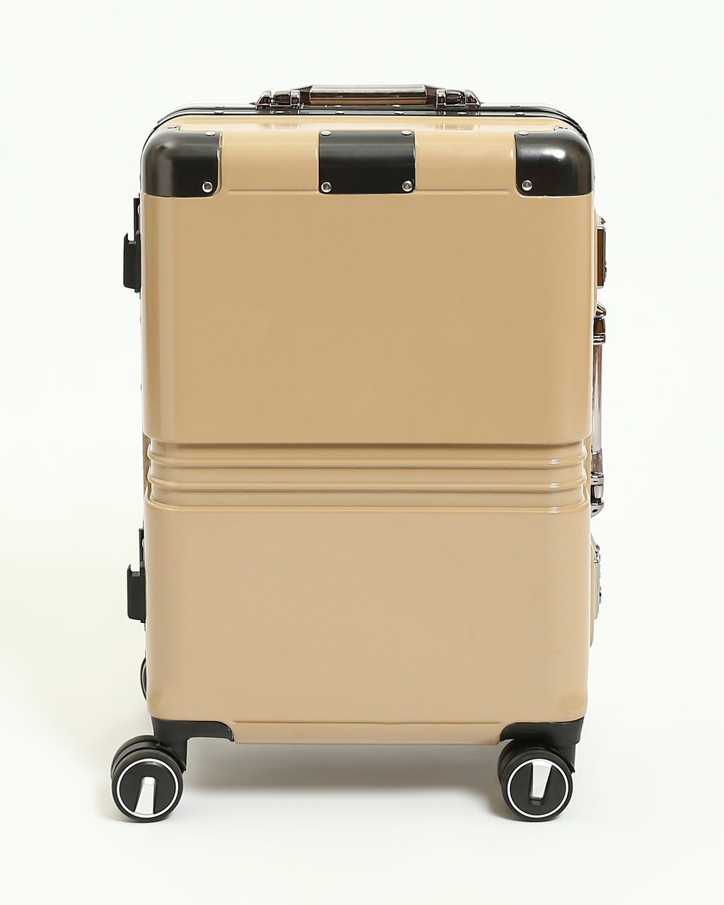 تايتان إيدج – شنطة سفر استثنائية باللون الوردي