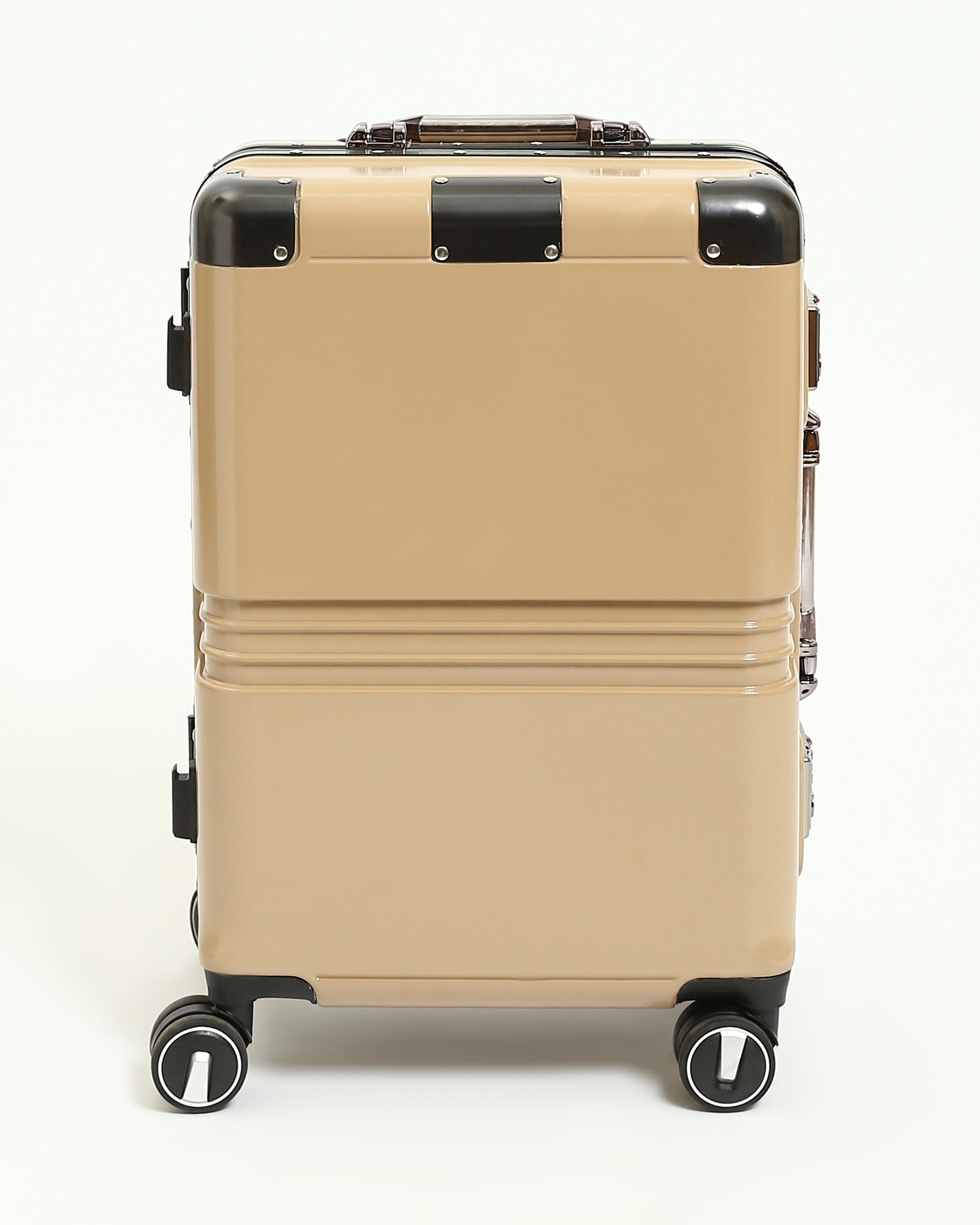 تايتان إيدج – شنطة سفر استثنائية باللون الوردي