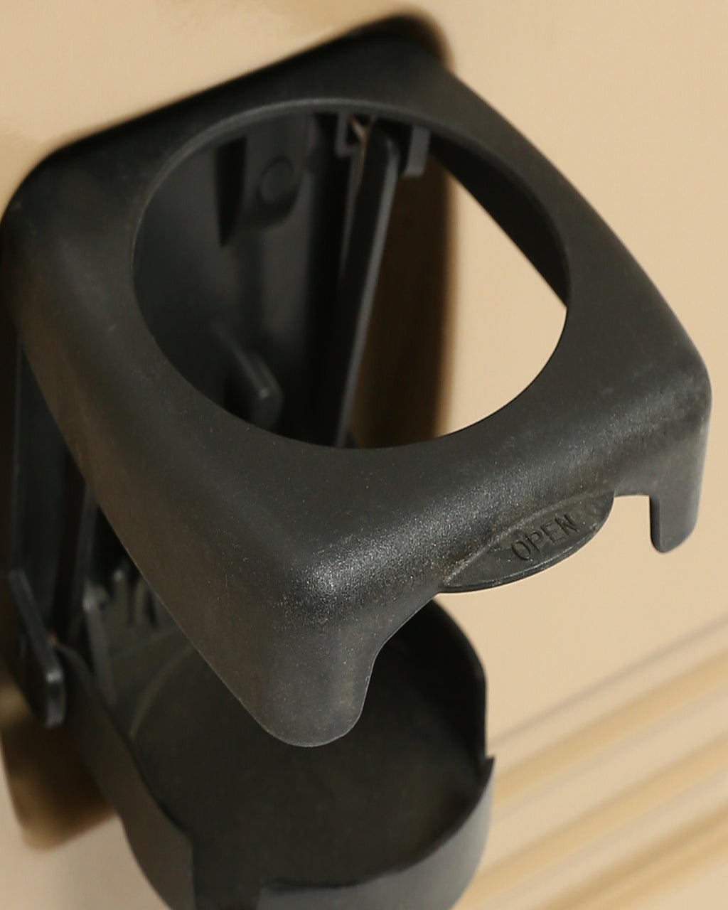 تايتان إيدج – شنطة سفر استثنائية باللون الوردي