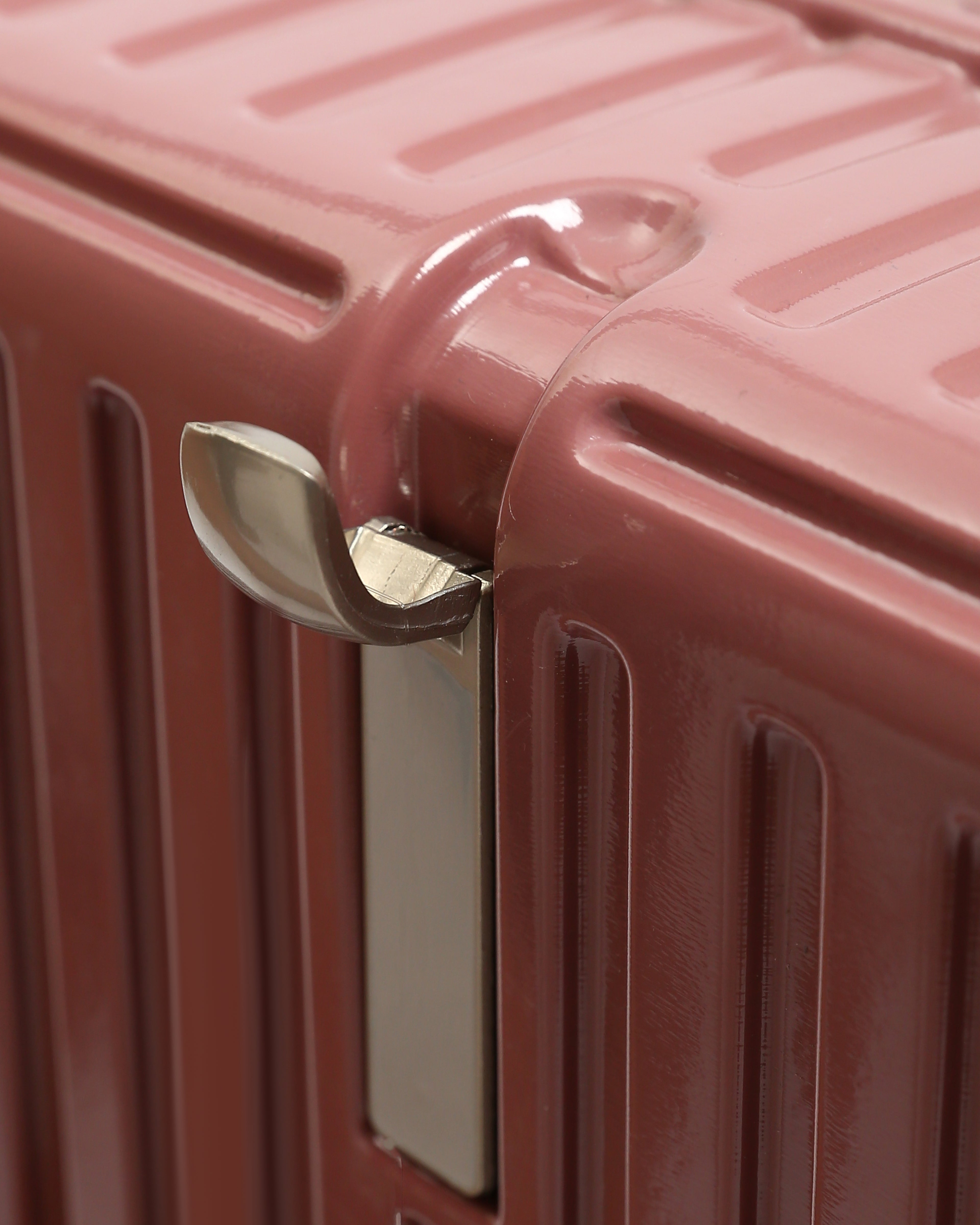 تايتان إيدج – شنطة سفر استثنائية لون روز جولد