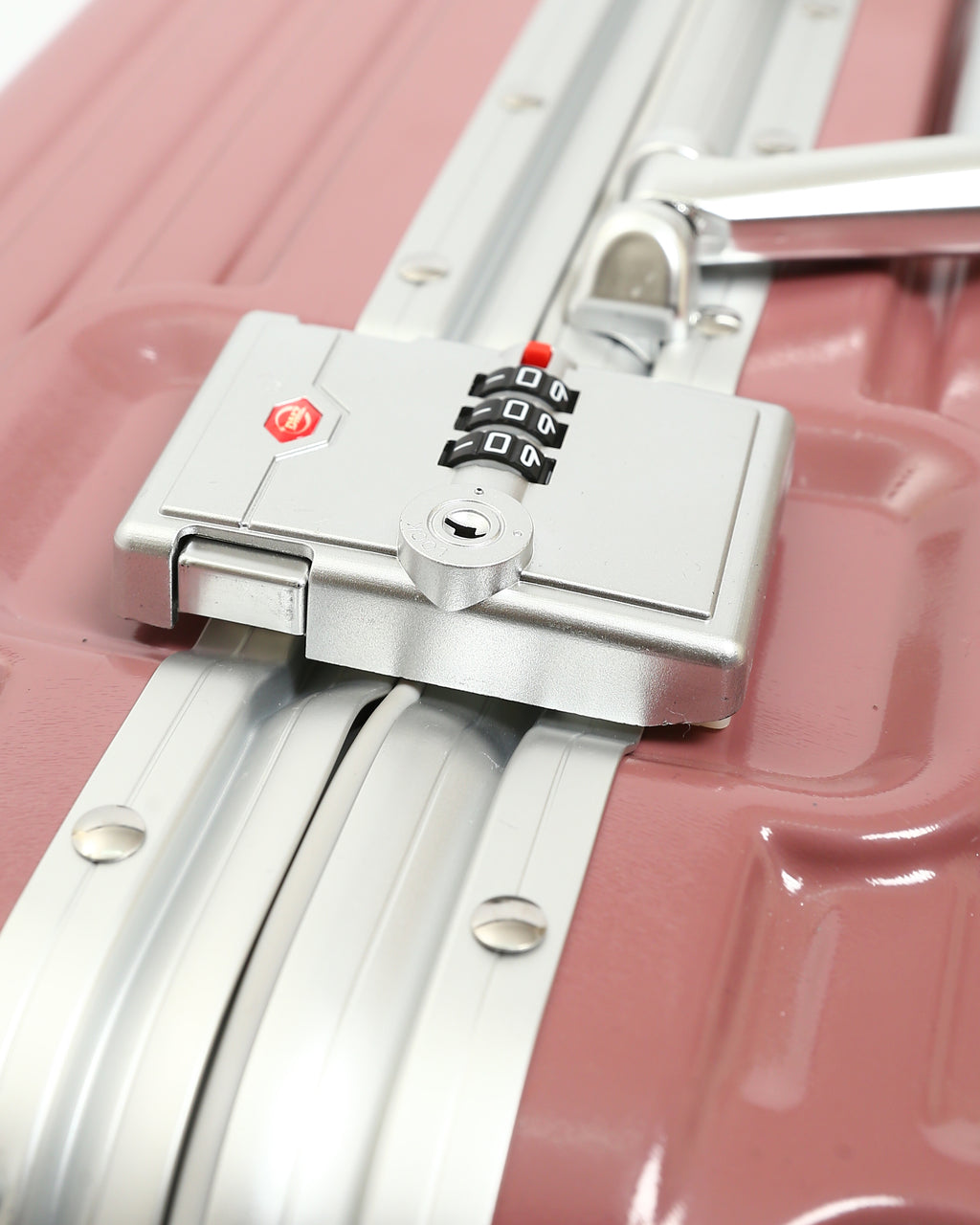 تايتان إيدج – شنطة سفر استثنائية لون روز جولد