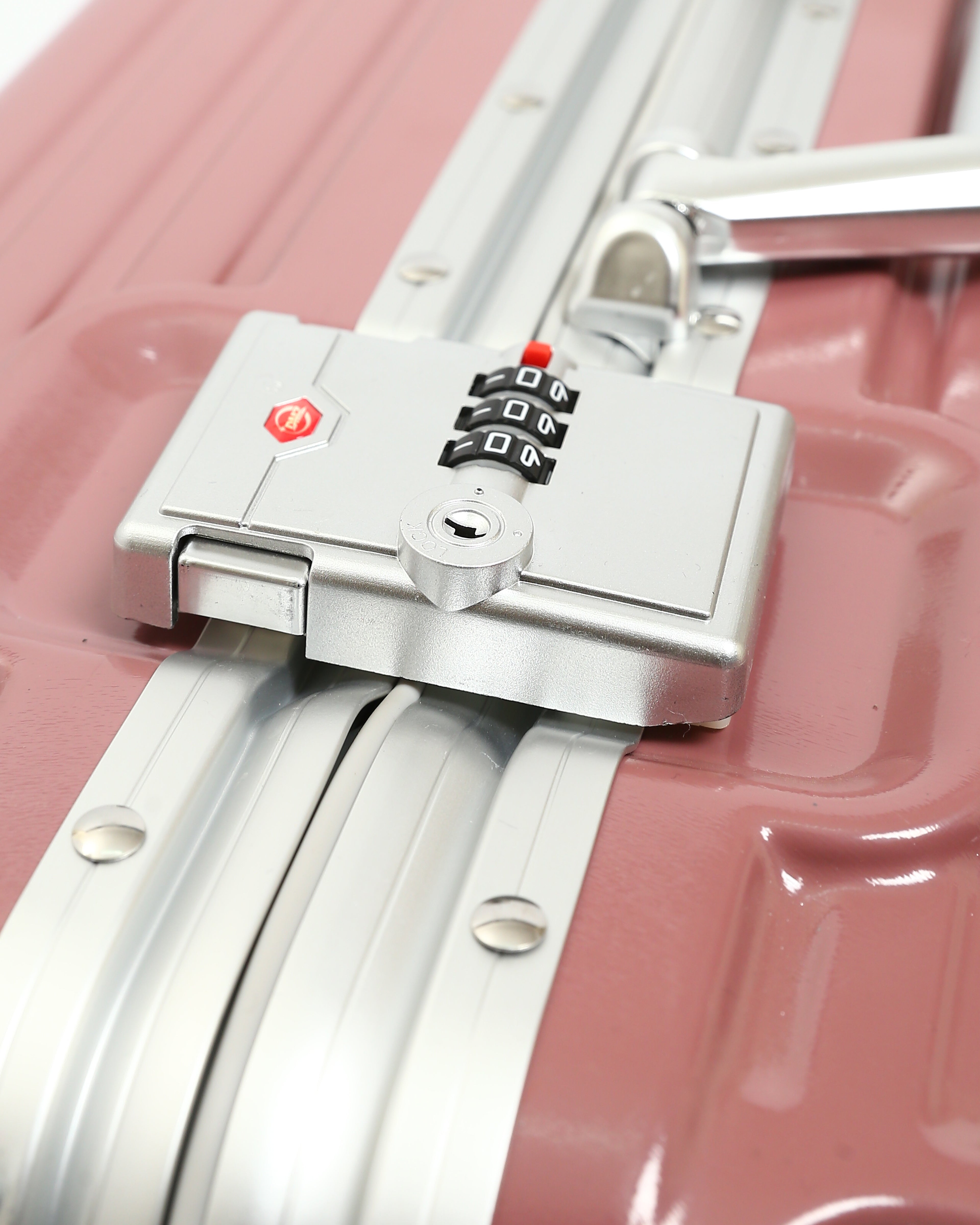 تايتان إيدج – شنطة سفر استثنائية لون روز جولد