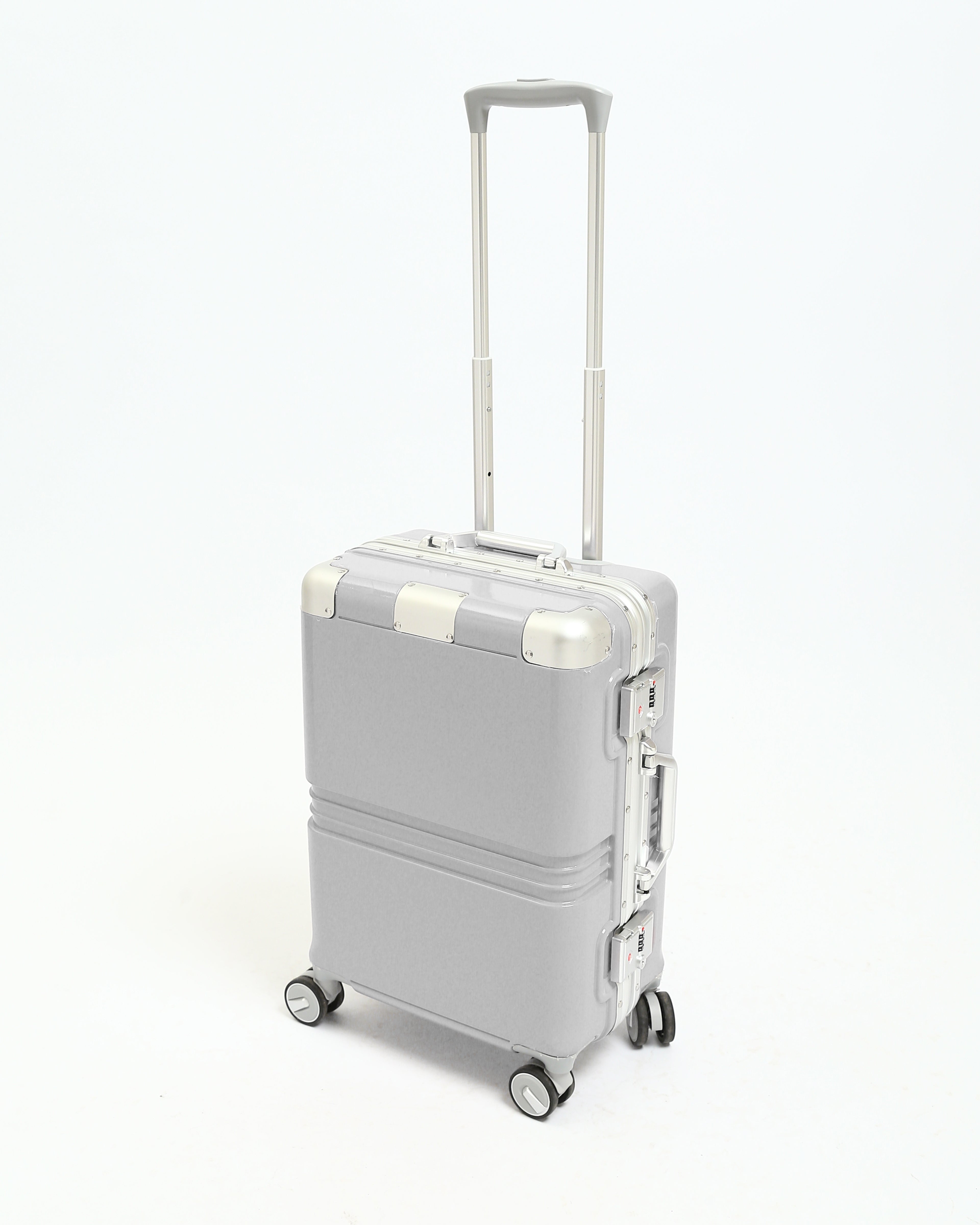 تايتان إيدج – شنطة سفر استثنائية لون ميتاليك سيلفر