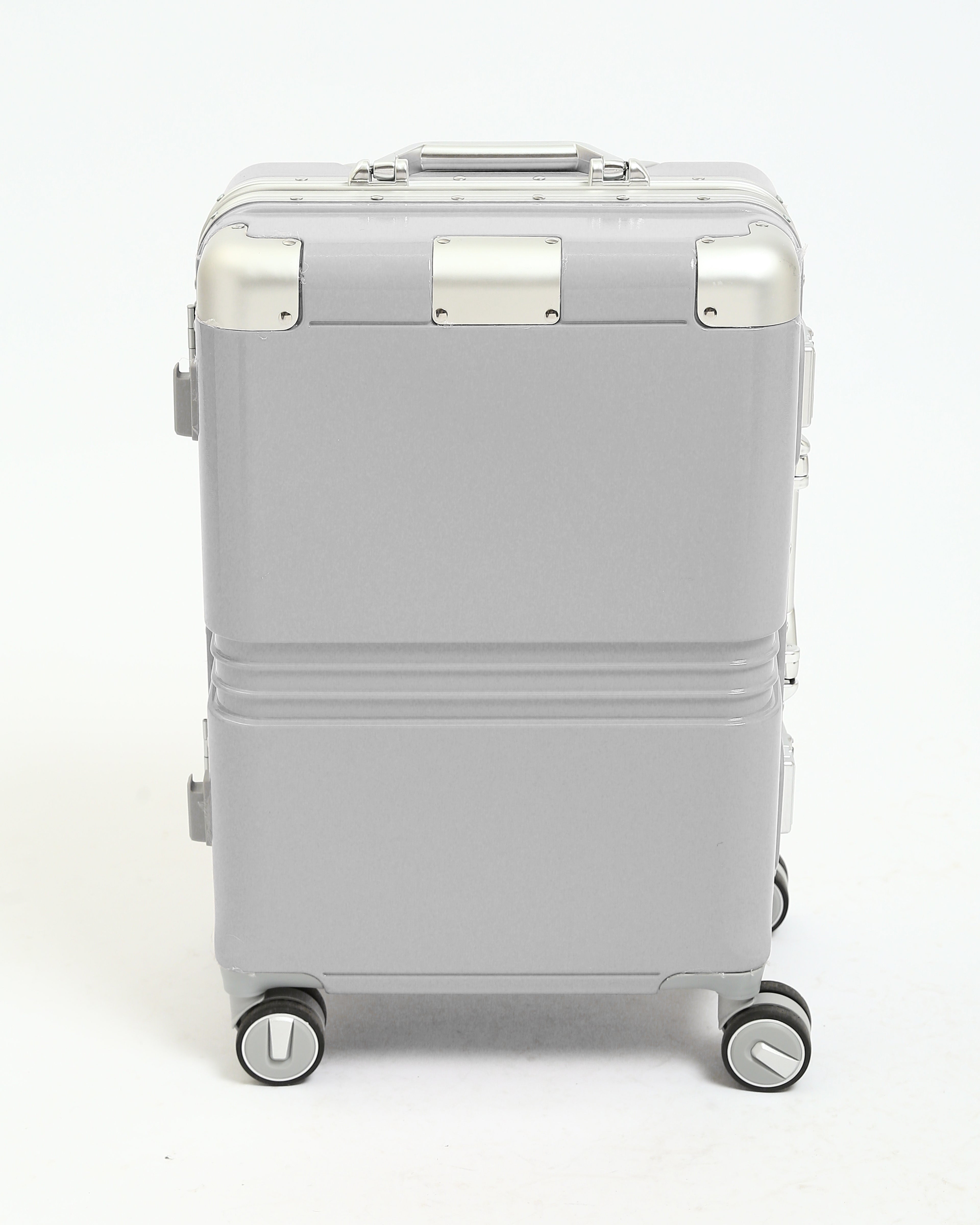 تايتان إيدج – شنطة سفر استثنائية لون ميتاليك سيلفر