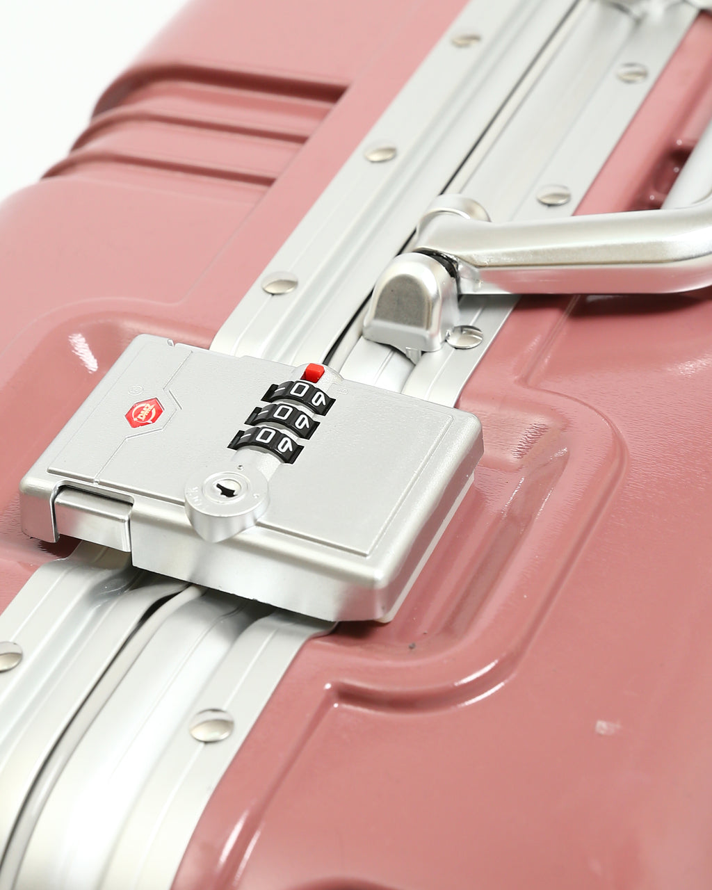 تايتان إيدج – شنطة سفر استثنائية لون روز جولد