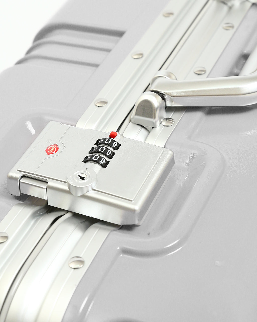 تايتان إيدج – شنطة سفر استثنائية لون ميتاليك سيلفر