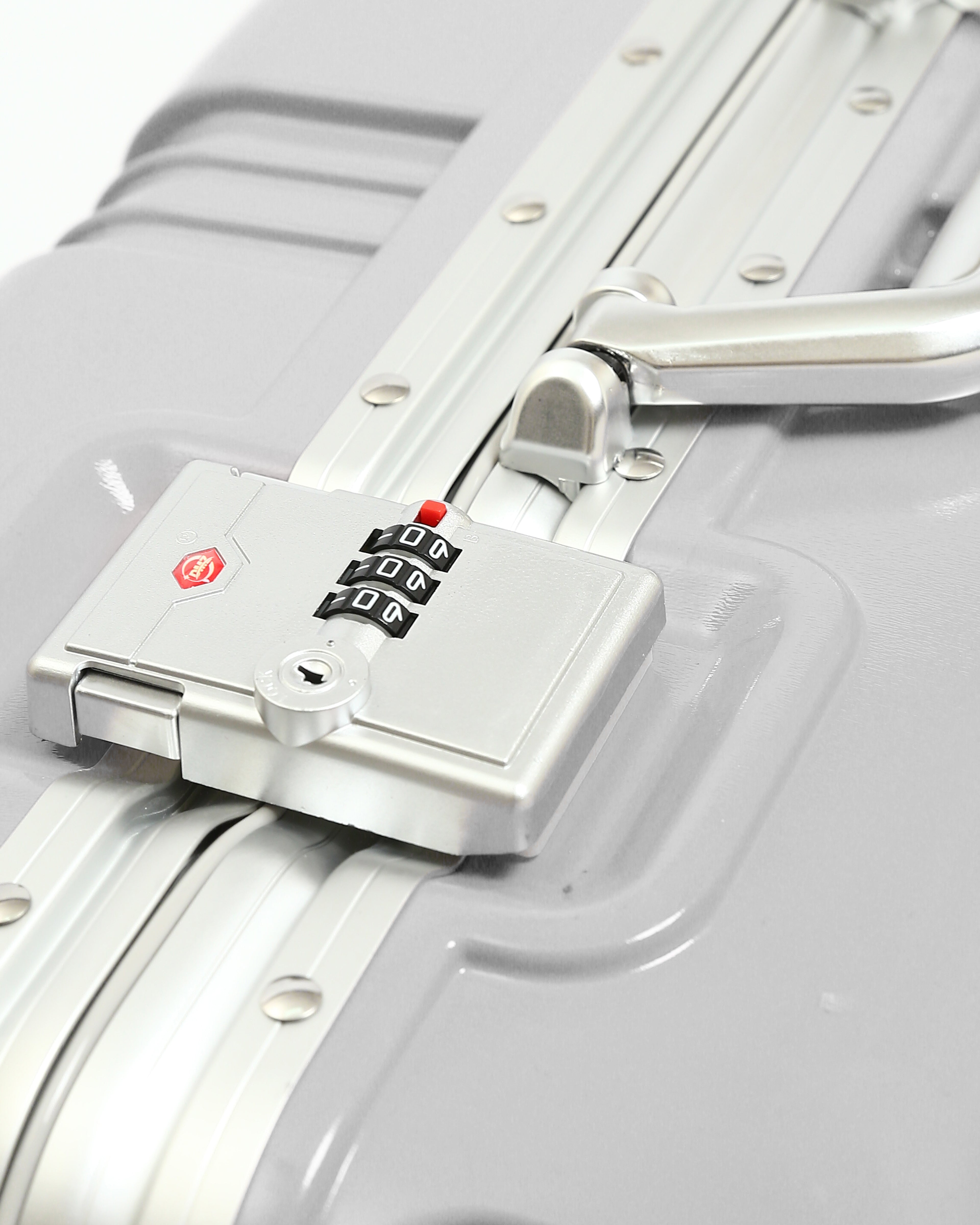 تايتان إيدج – شنطة سفر استثنائية لون ميتاليك سيلفر