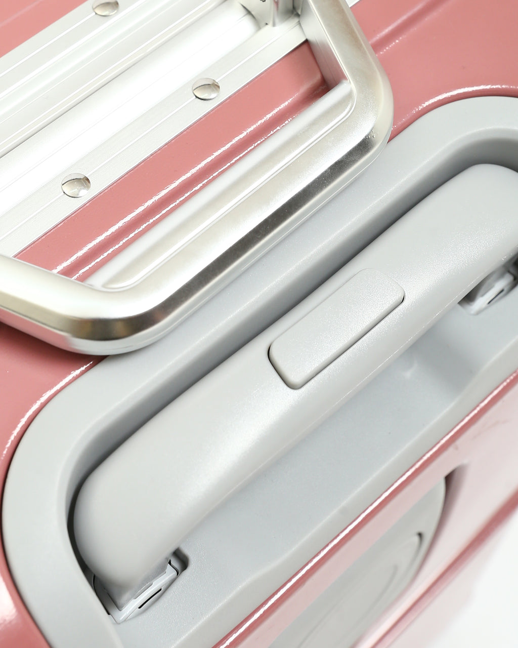 تايتان إيدج – شنطة سفر استثنائية لون روز جولد