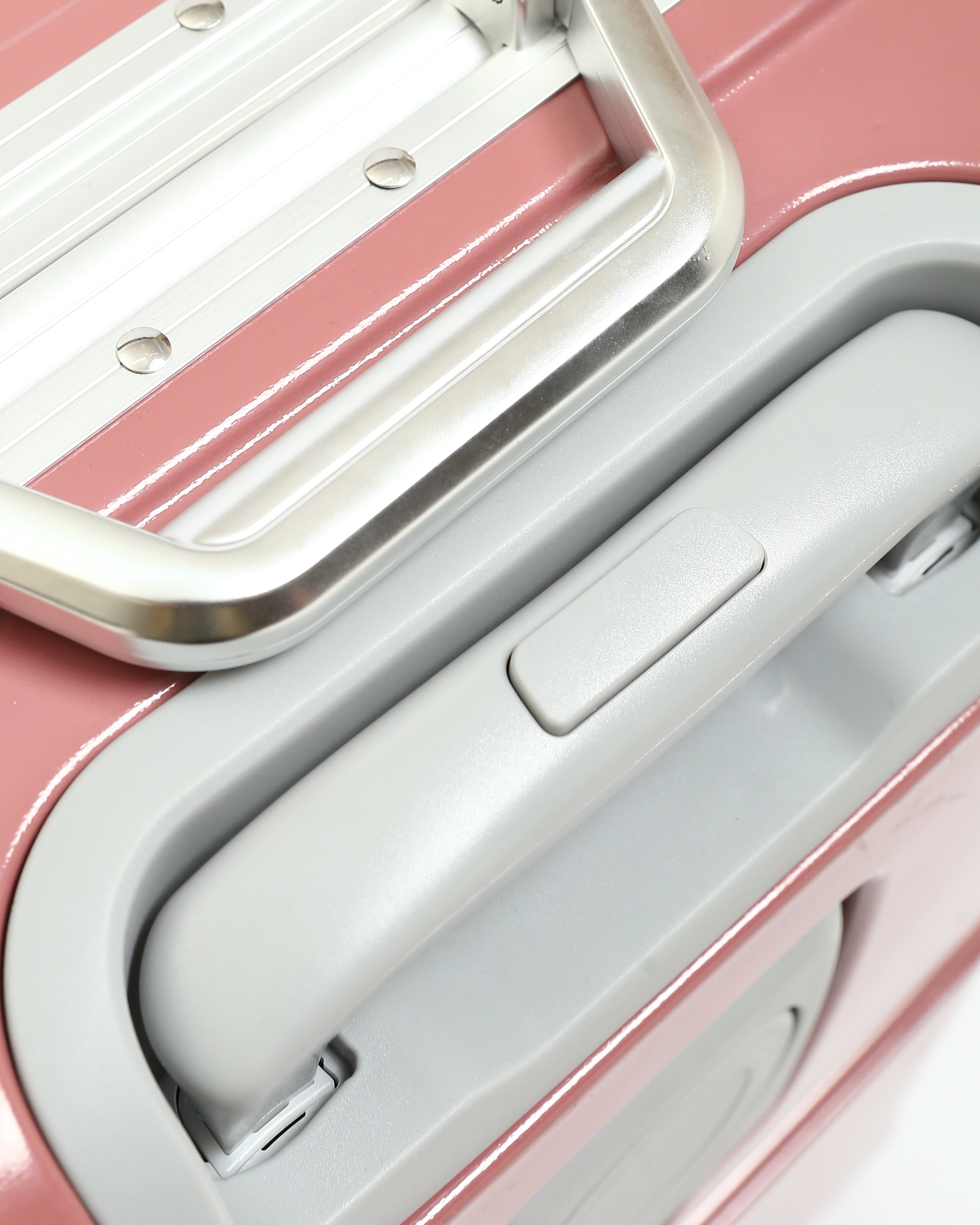 تايتان إيدج – شنطة سفر استثنائية لون روز جولد