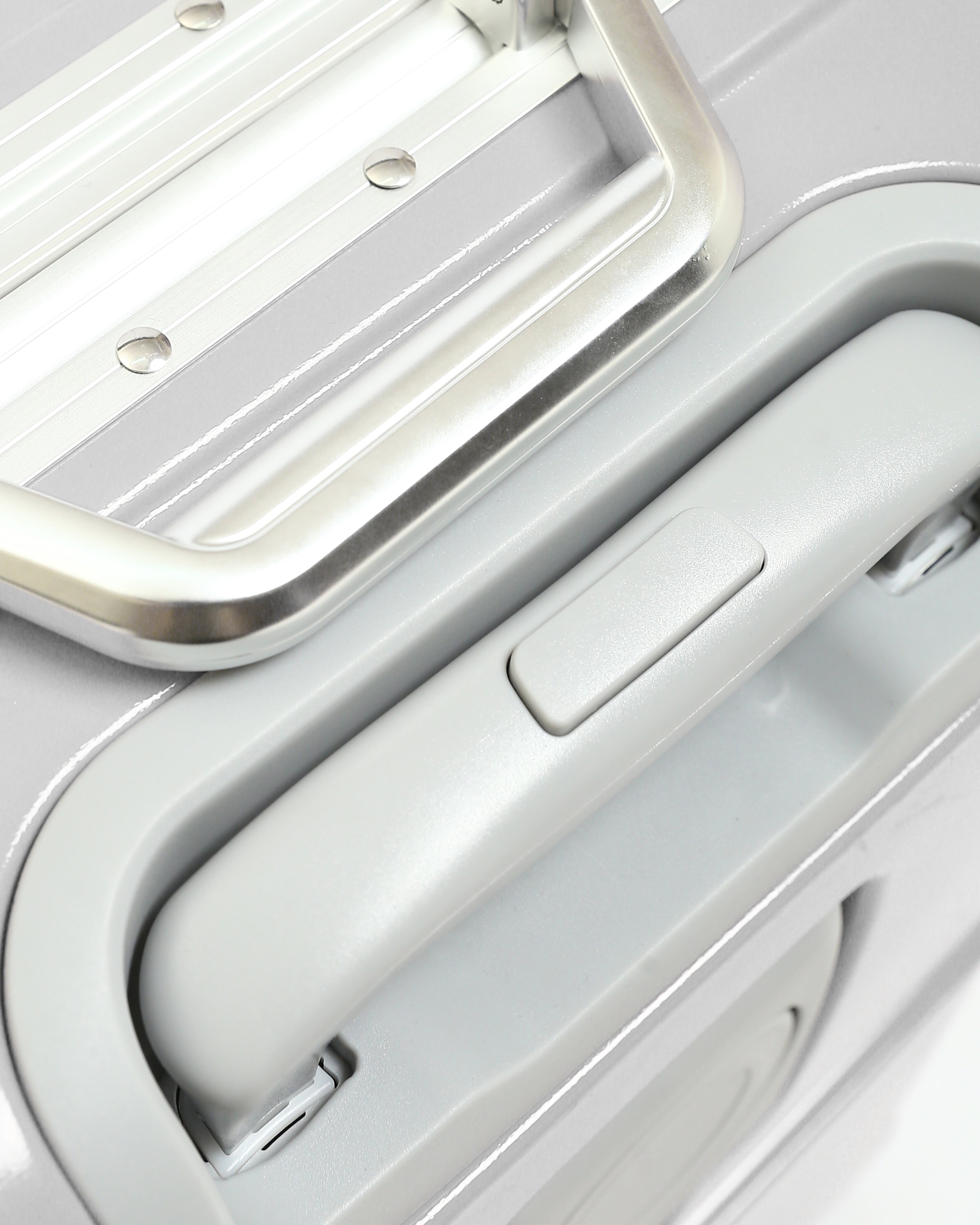 تايتان إيدج – شنطة سفر استثنائية لون ميتاليك سيلفر