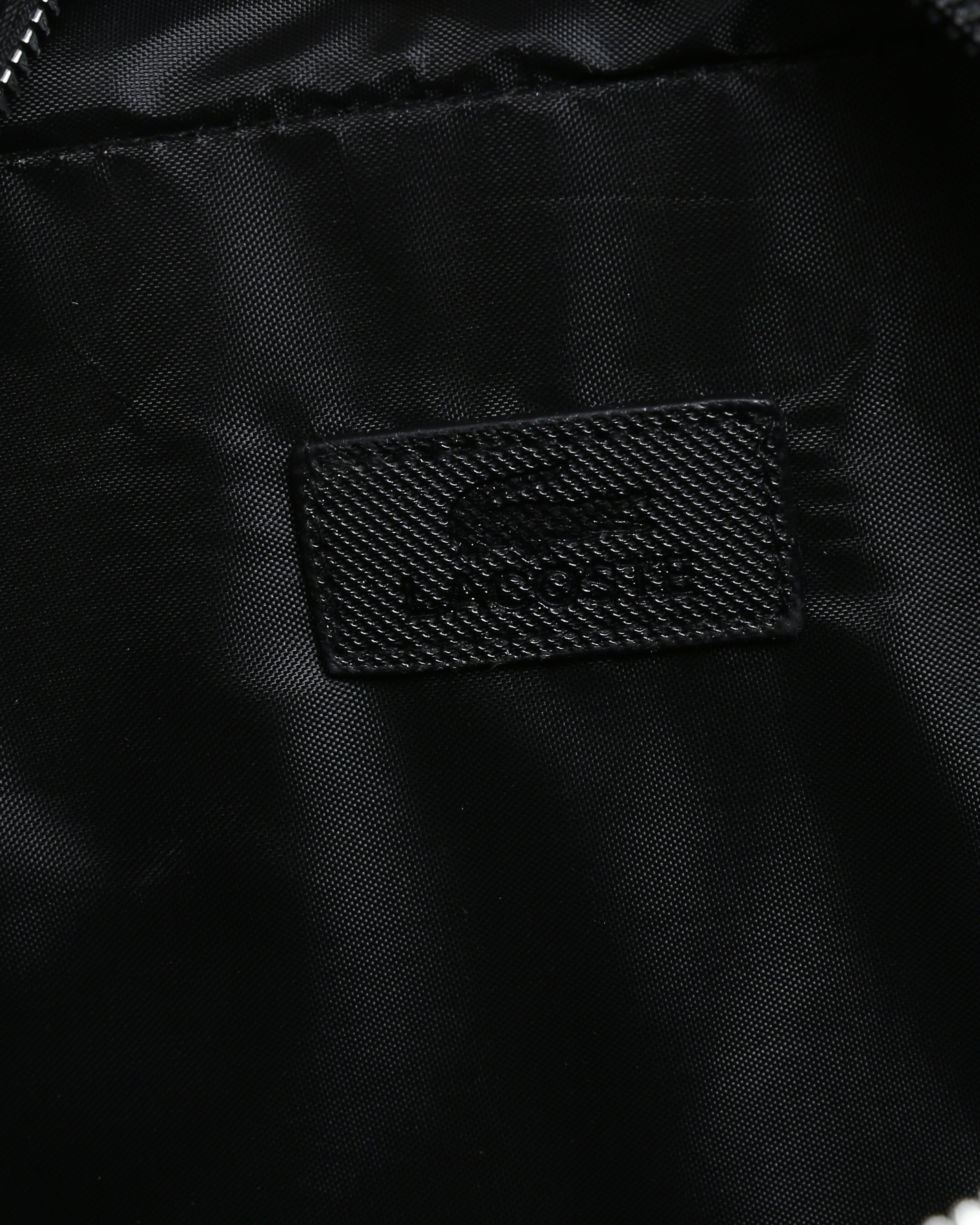 حقيبة لاكوست الأساسية - اسود كلاسيك