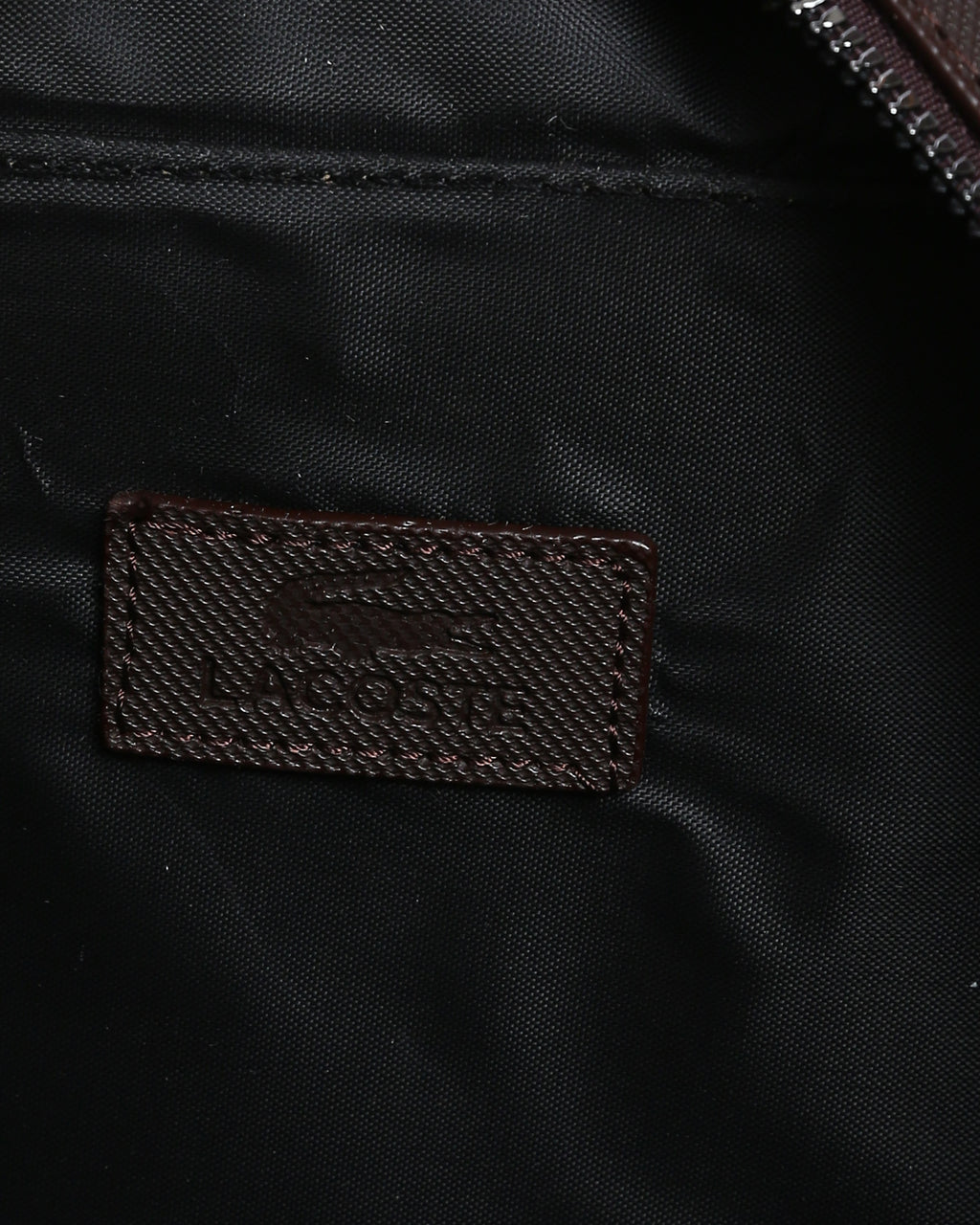 حقيبة لاكوست الأساسية - بني غامق 