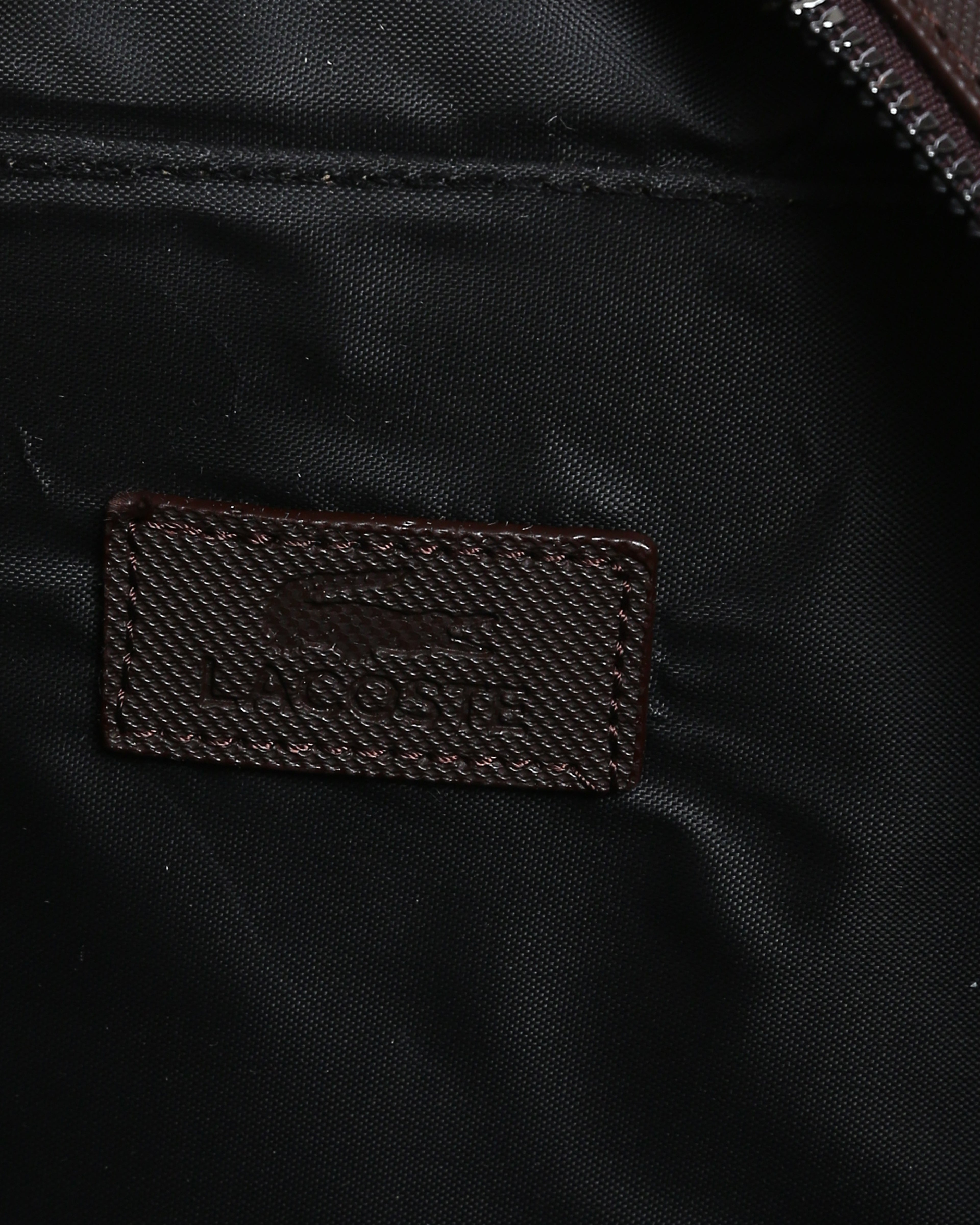 حقيبة لاكوست الأساسية - بني غامق 