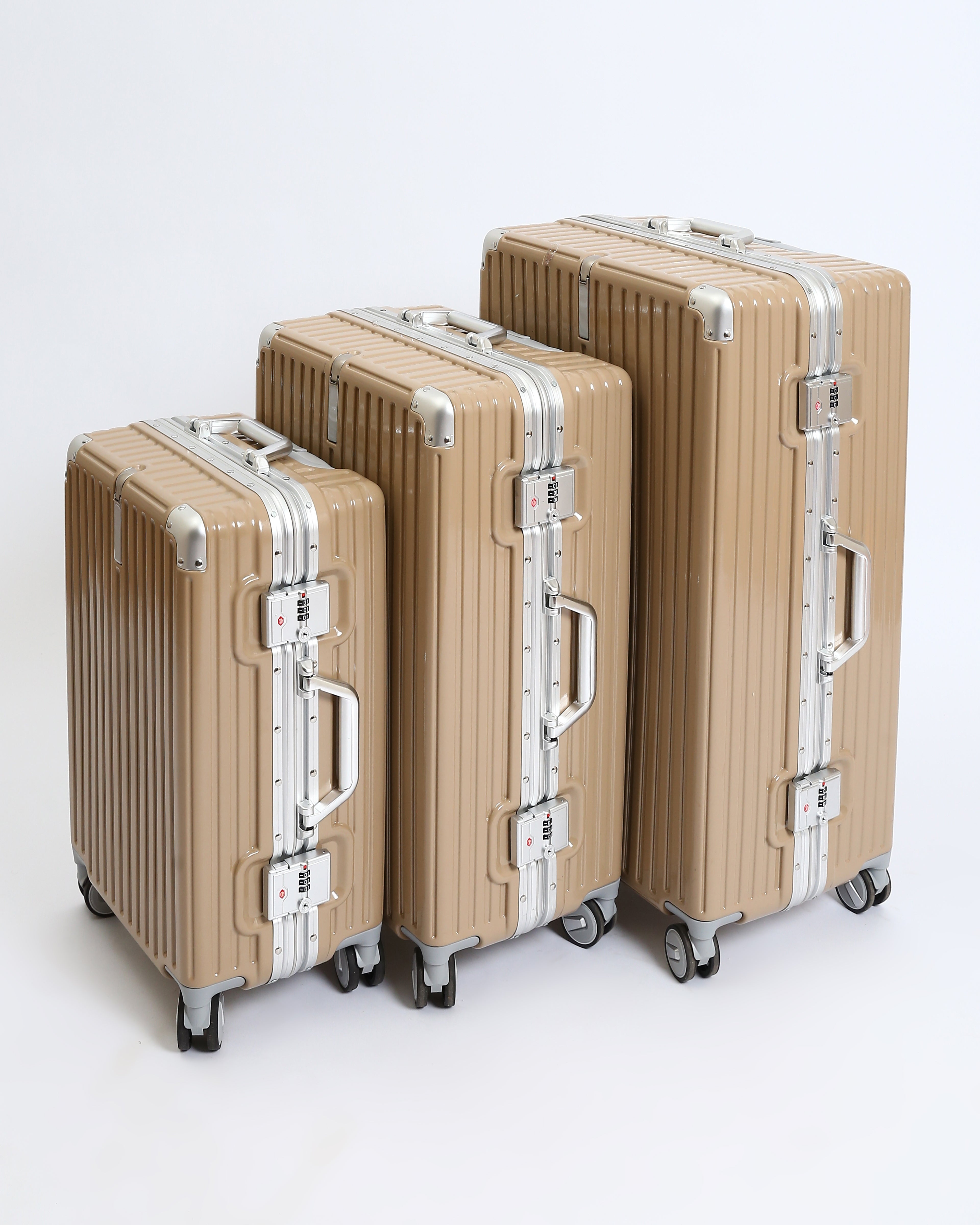 تايتان إيدج – شنطة سفر استثنائية باللون البيج الرملي