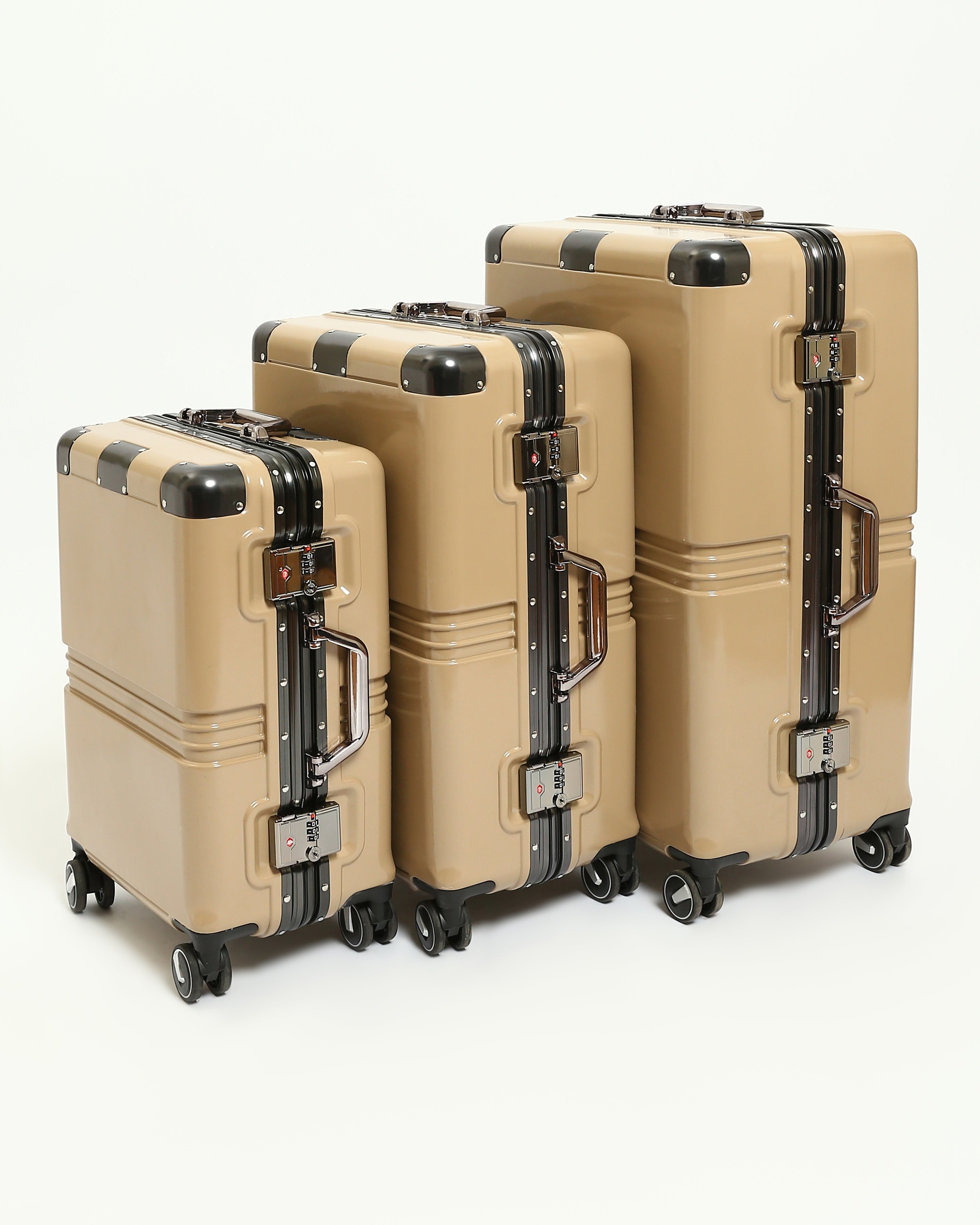 تايتان إيدج – شنطة سفر استثنائية باللون الوردي