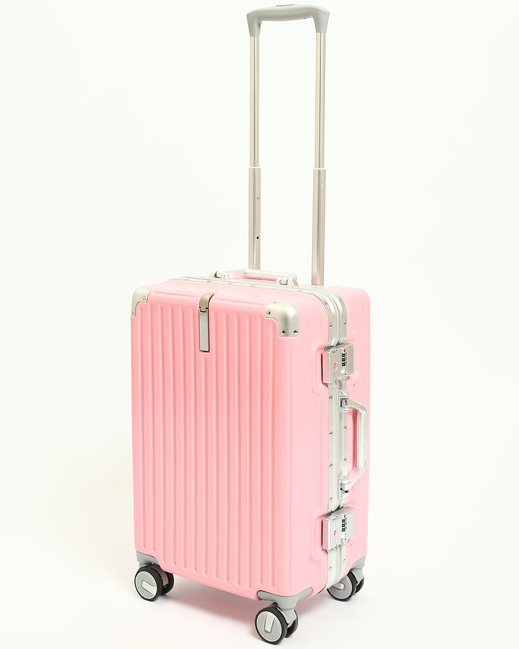 تايتان إيدج – شنطة سفر استثنائية باللون الوردي