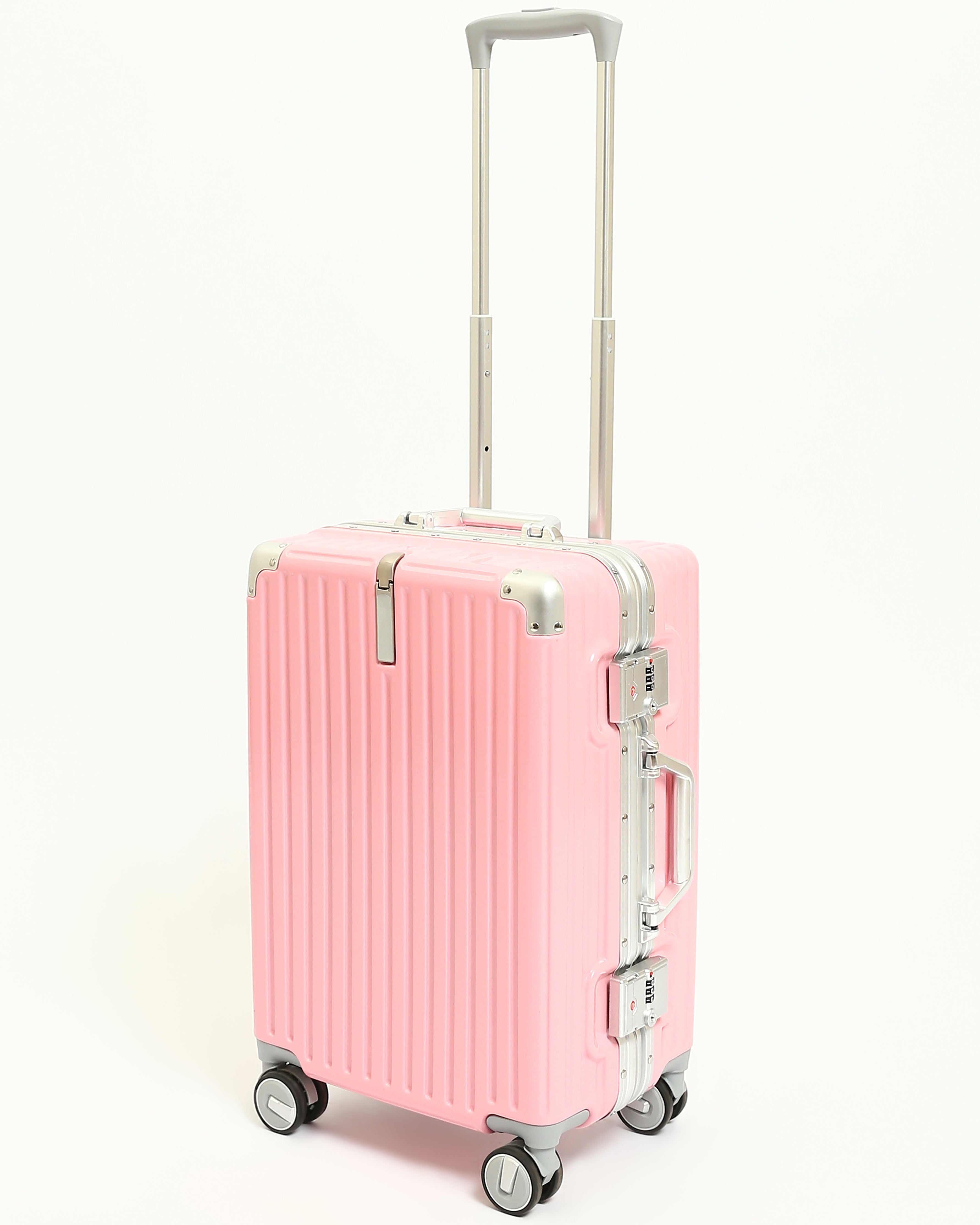 تايتان إيدج – شنطة سفر استثنائية باللون الوردي