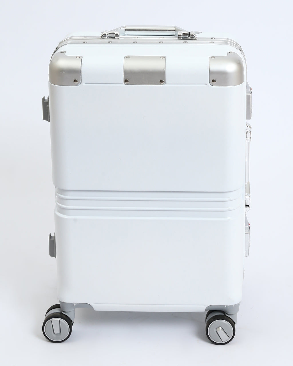 تايتان إيدج – شنطة سفر استثنائية باللون الابيض