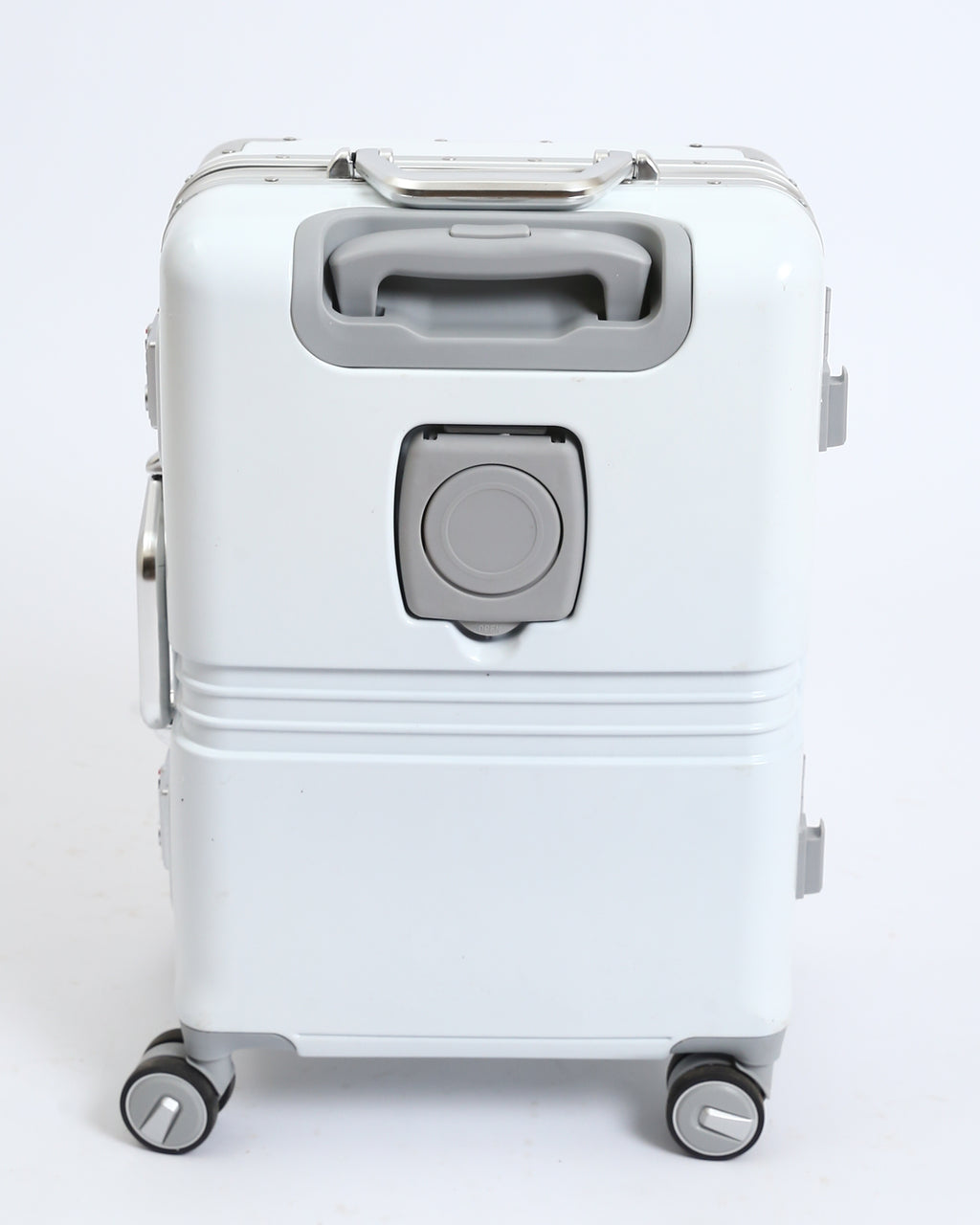 تايتان إيدج – شنطة سفر استثنائية باللون الابيض