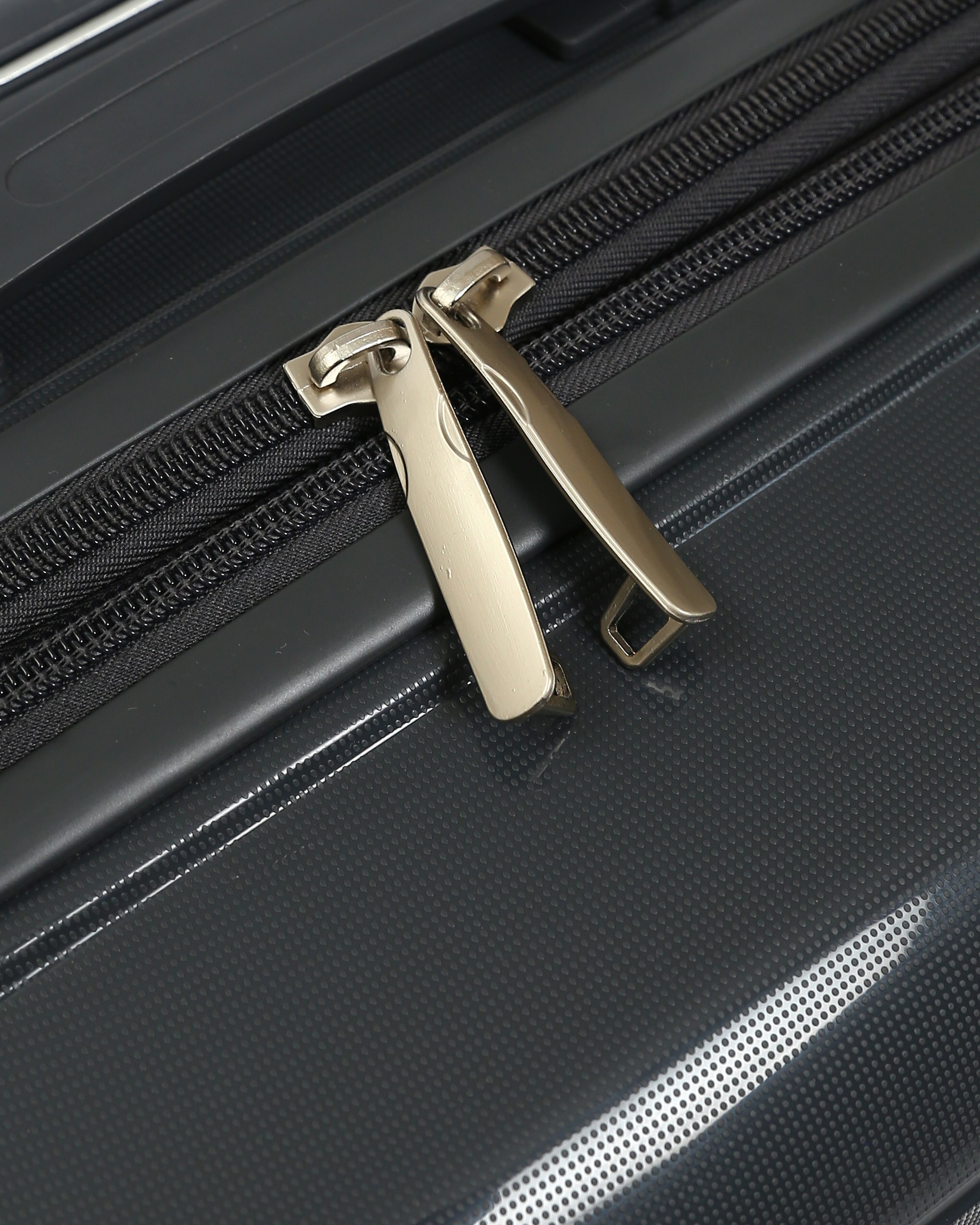 حقيبة سفر ايليت المصنوعة بالكامل من السيليكون - اسود