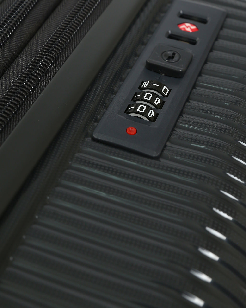 حقيبة سفر ايليت المصنوعة بالكامل من السيليكون - اسود