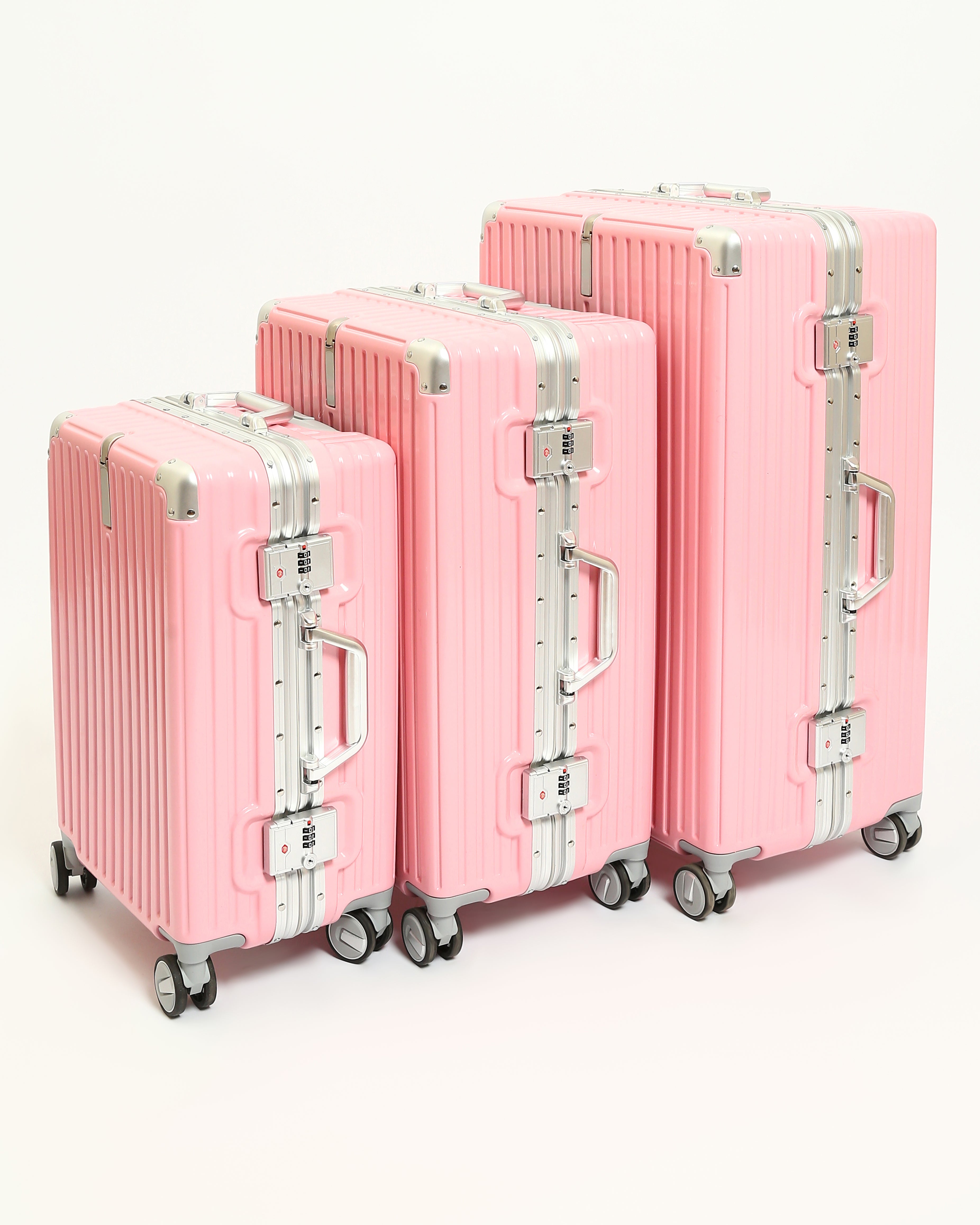 تايتان إيدج – شنطة سفر استثنائية باللون الوردي