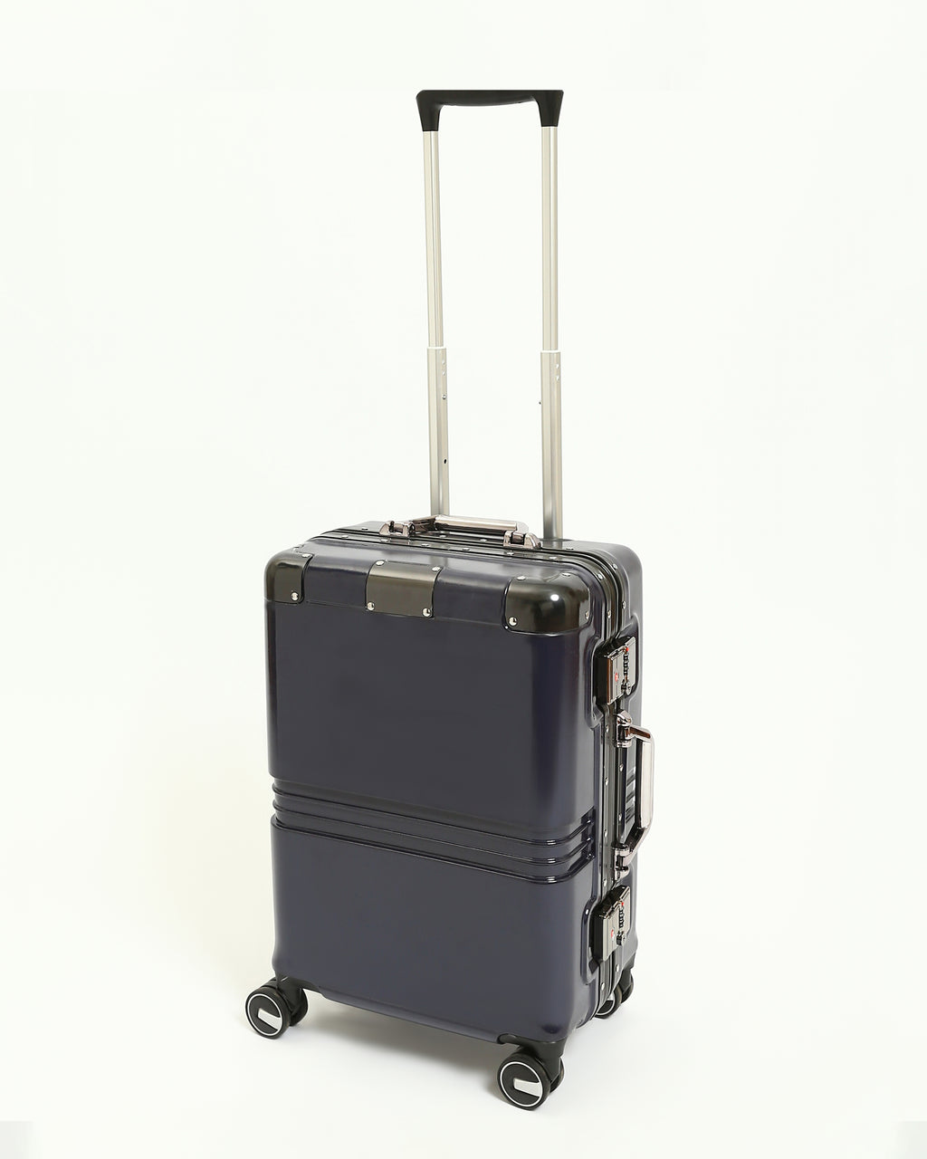 تايتان إيدج – شنطة سفر استثنائية باللون الأزرق الليلي