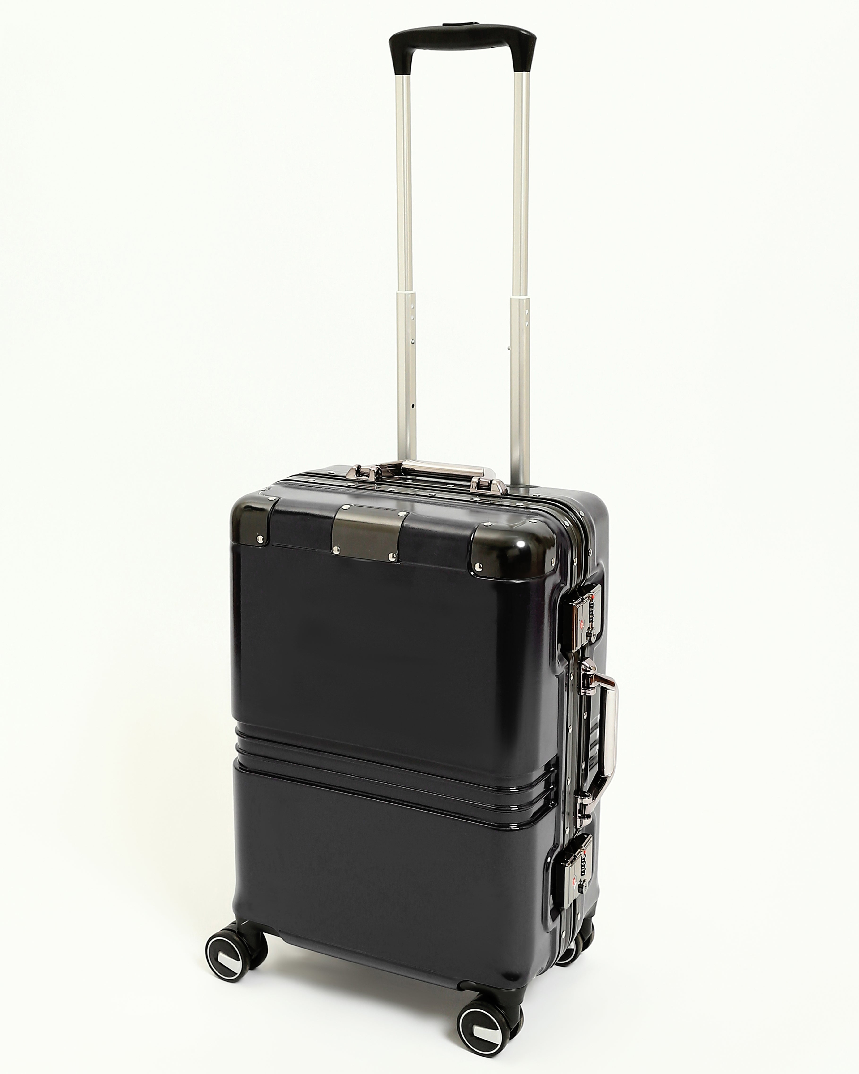 تايتان إيدج – شنطة سفر استثنائية لون اسود