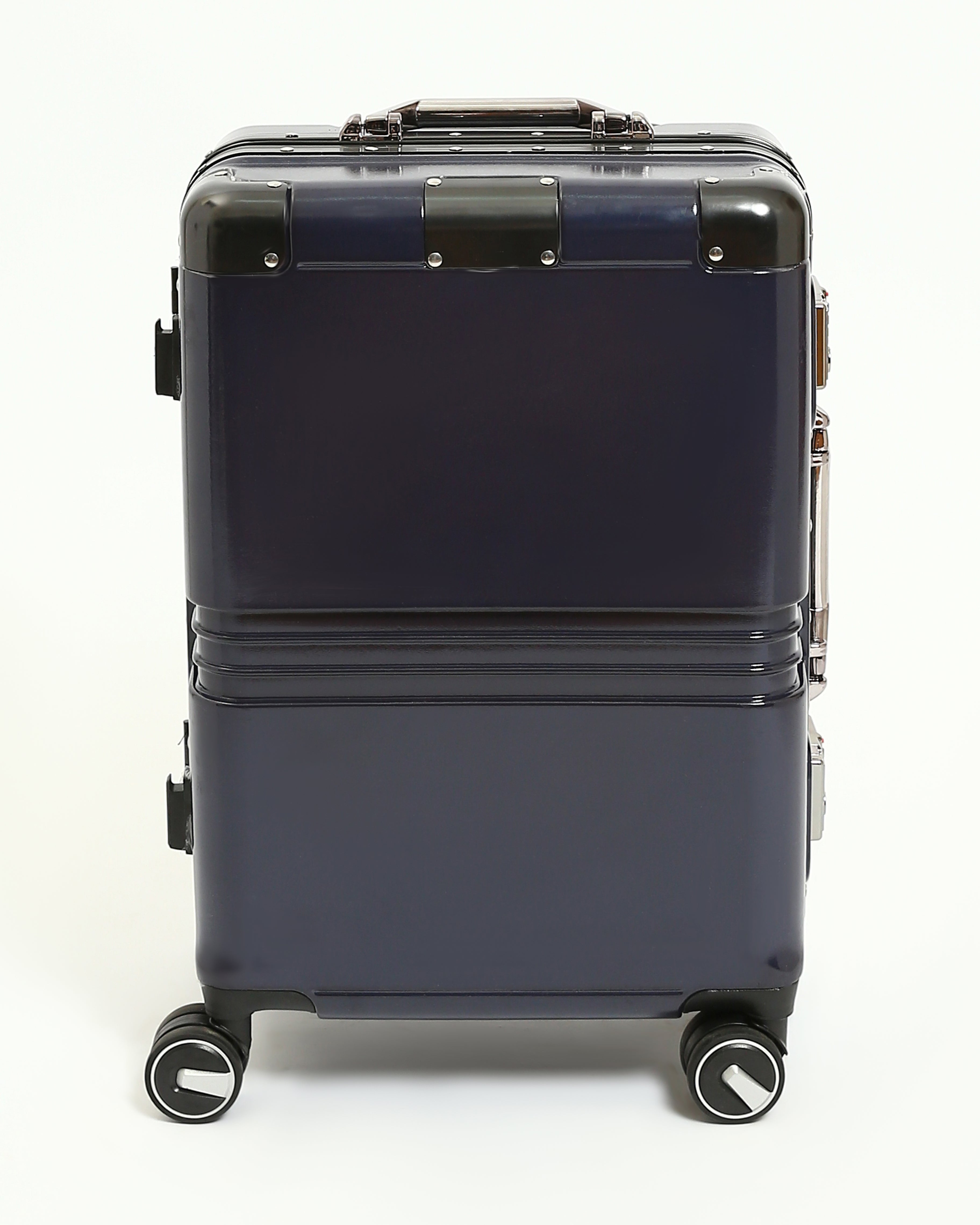 تايتان إيدج – شنطة سفر استثنائية باللون الأزرق الليلي