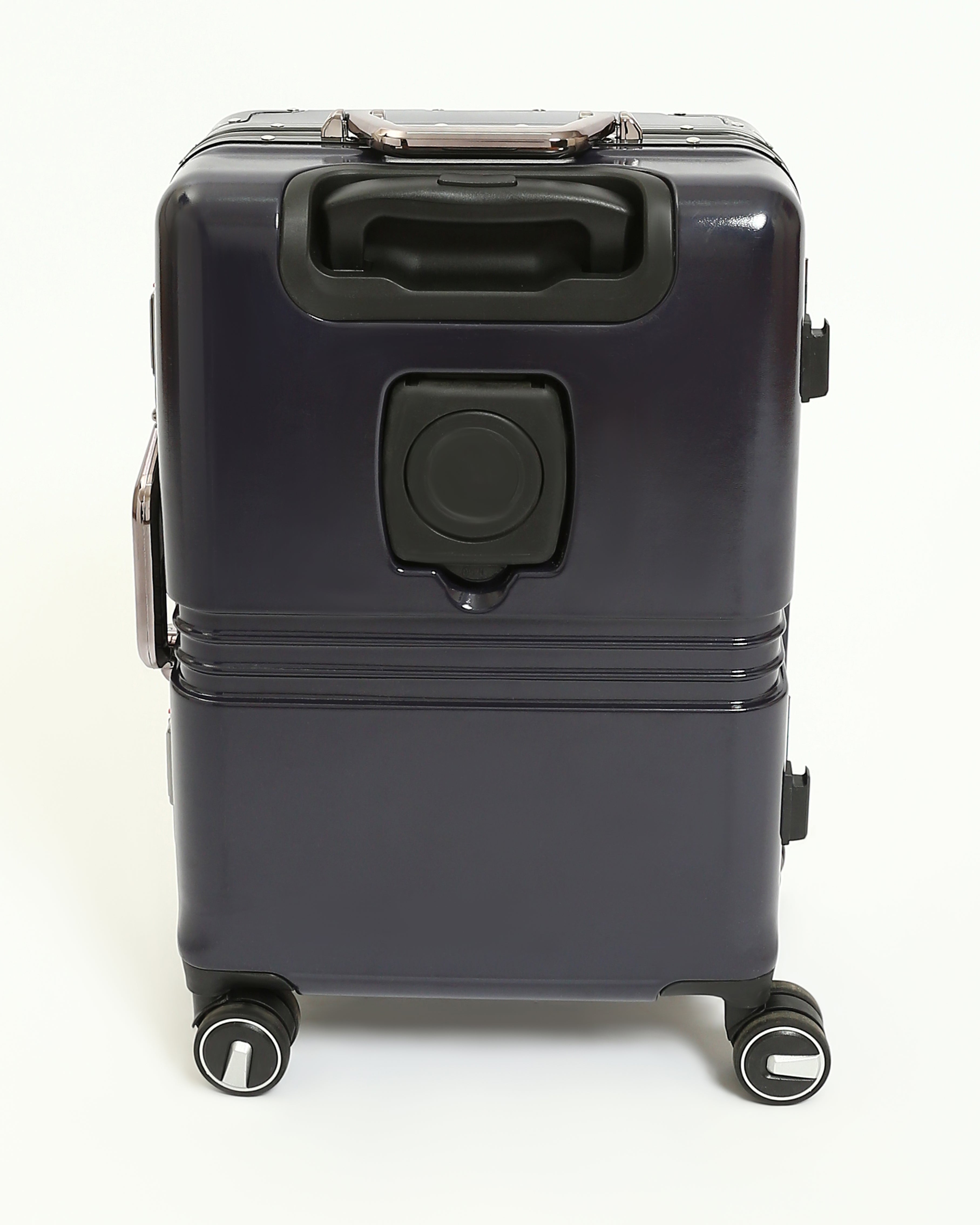 تايتان إيدج – شنطة سفر استثنائية باللون الأزرق الليلي