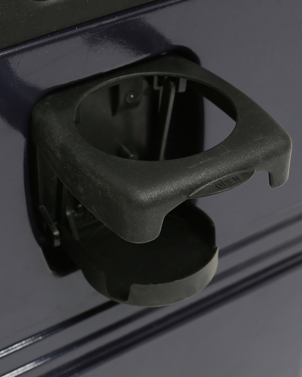 تايتان إيدج – شنطة سفر استثنائية باللون الأزرق الليلي