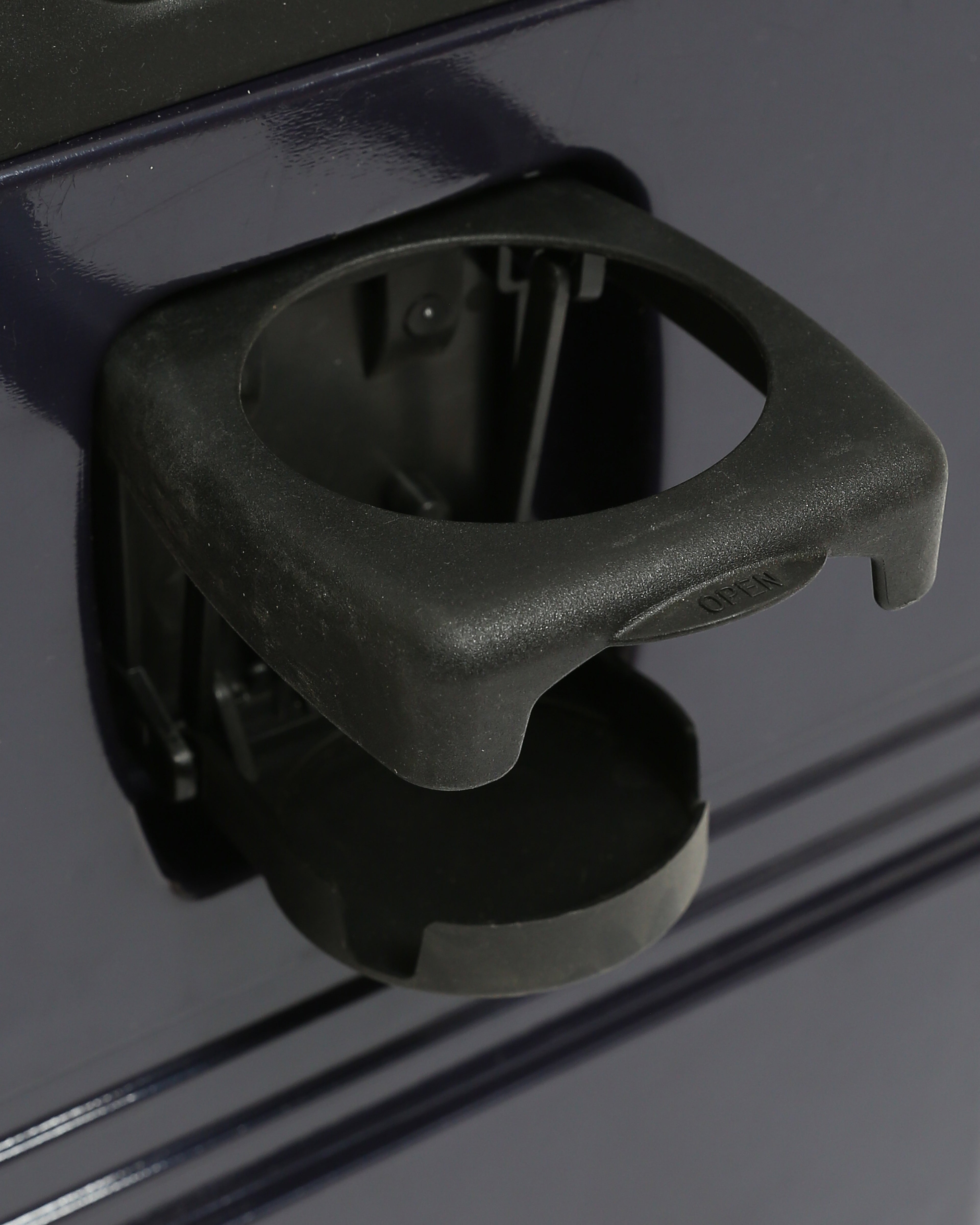 تايتان إيدج – شنطة سفر استثنائية باللون الأزرق الليلي