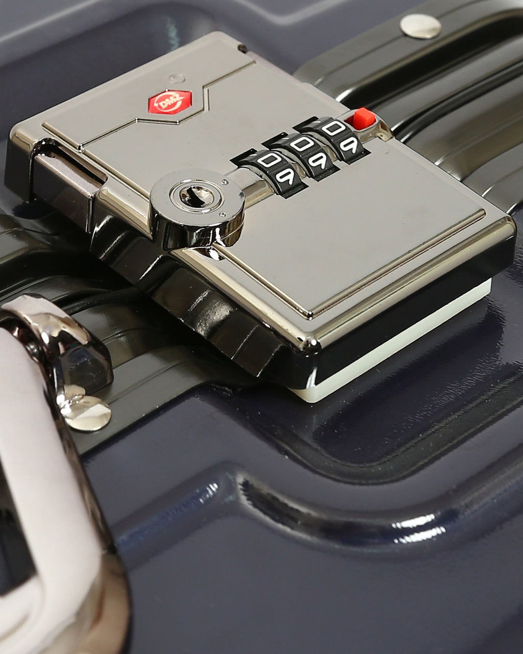 تايتان إيدج – شنطة سفر استثنائية باللون الأزرق الليلي