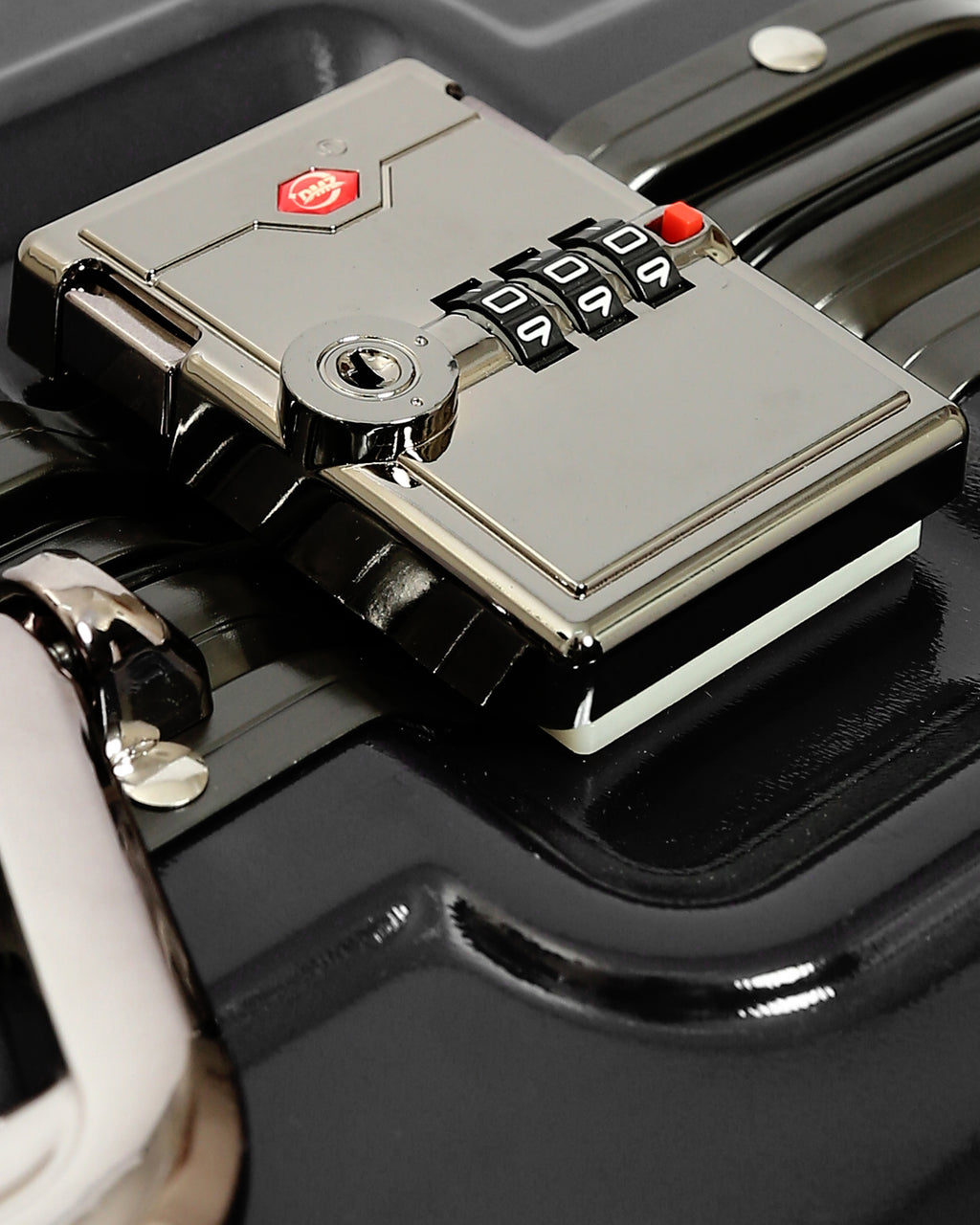 تايتان إيدج – شنطة سفر استثنائية لون اسود