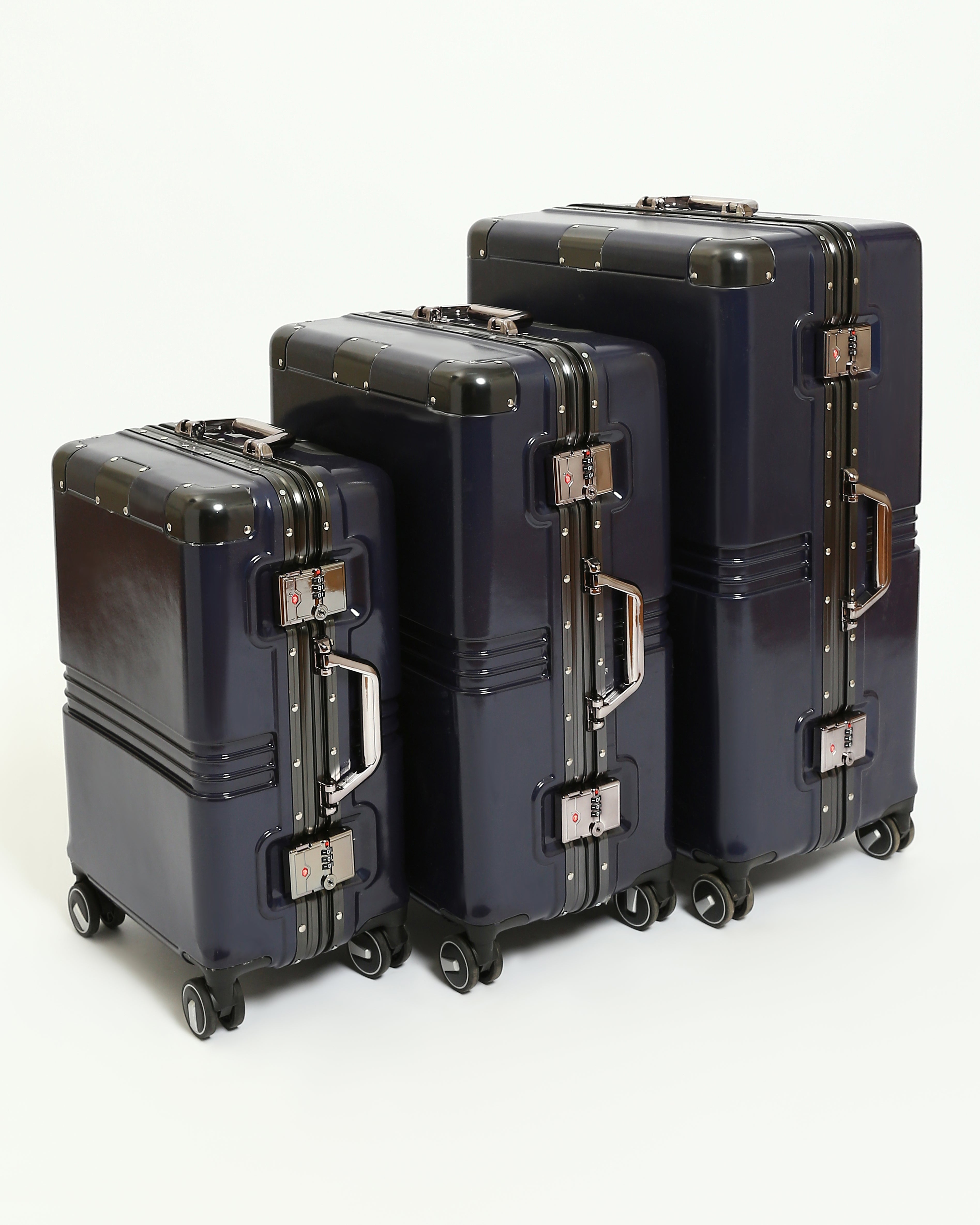 تايتان إيدج – شنطة سفر استثنائية باللون الأزرق الليلي