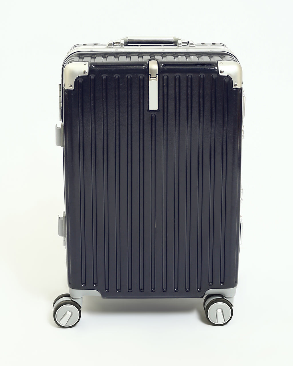 تايتان إيدج – شنطة سفر استثنائية لون كحلي غامق