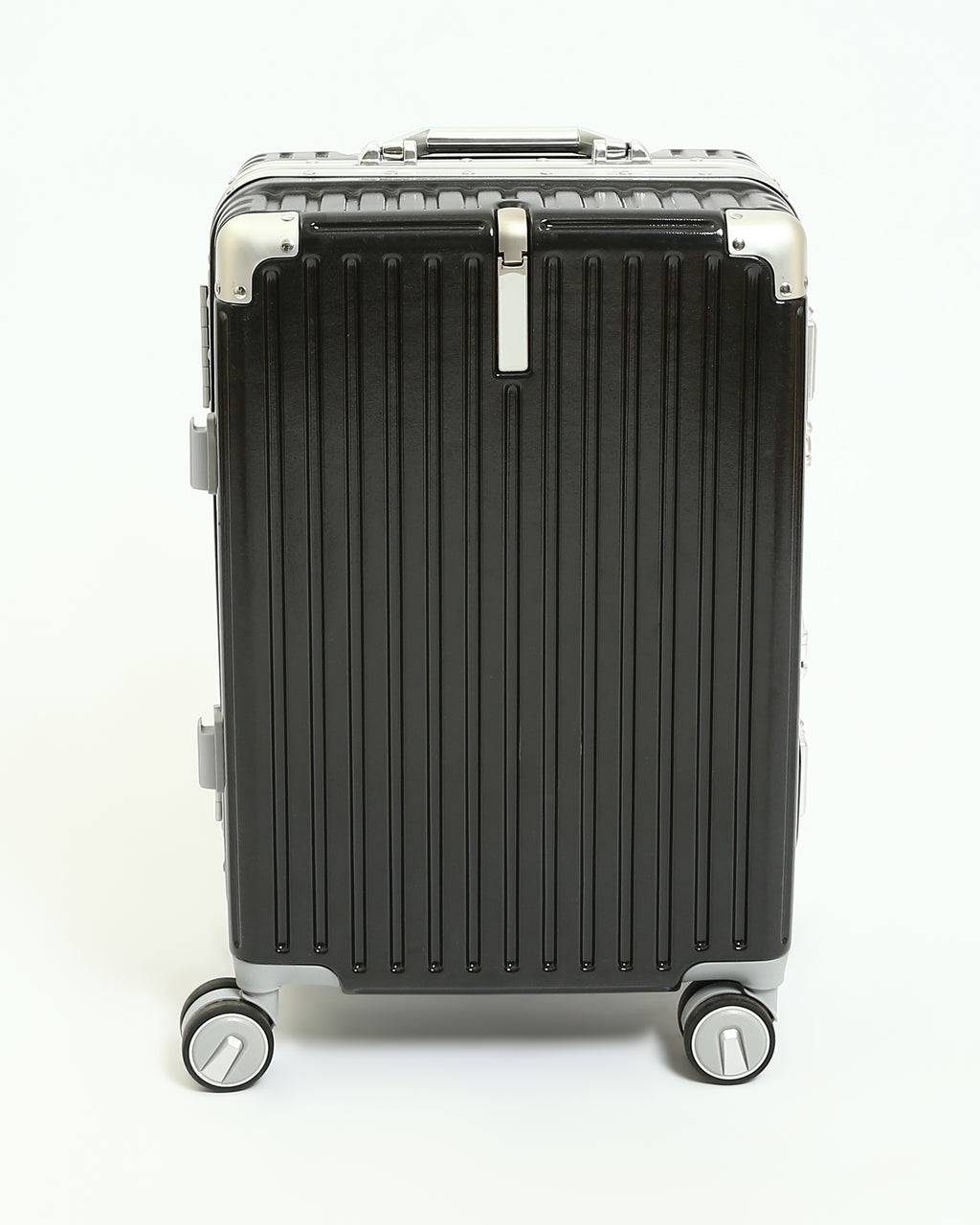 تايتان إيدج – شنطة سفر استثنائية باللون الاسود