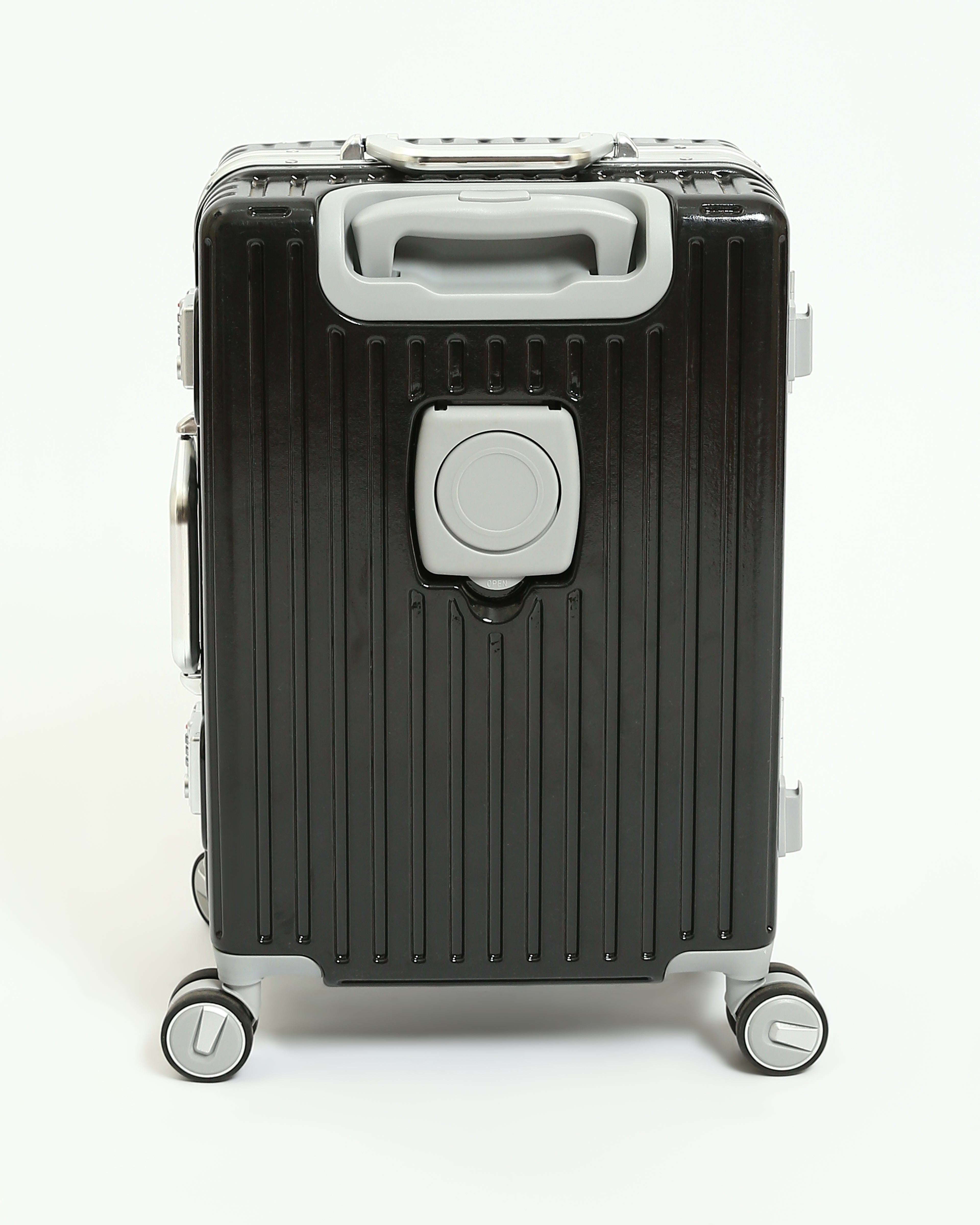 تايتان إيدج – شنطة سفر استثنائية باللون الاسود