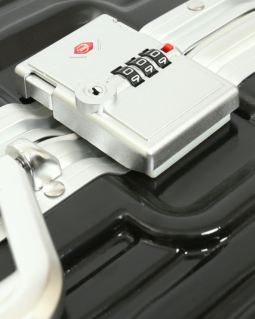 تايتان إيدج – شنطة سفر استثنائية باللون الاسود