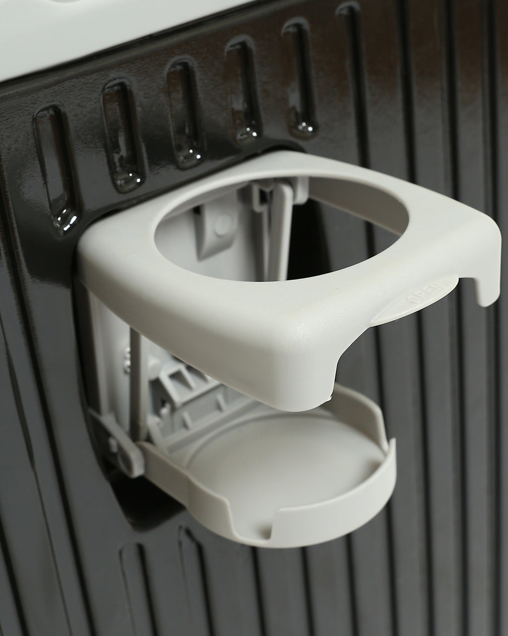 تايتان إيدج – شنطة سفر استثنائية باللون الاسود