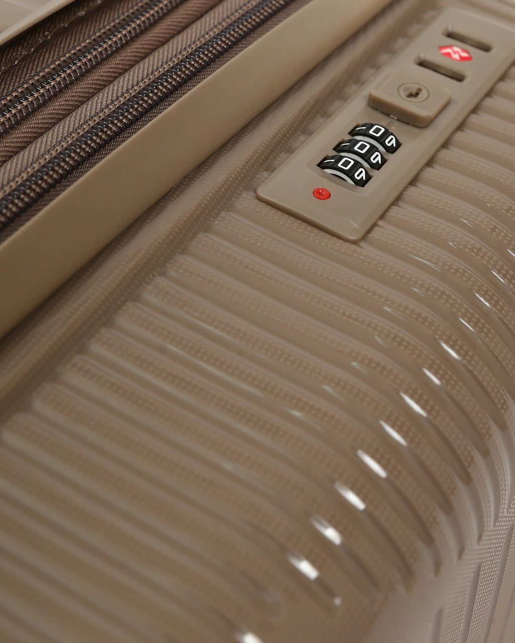 حقيبة سفر ايليت المصنوعة بالكامل من السيليكون - موكا