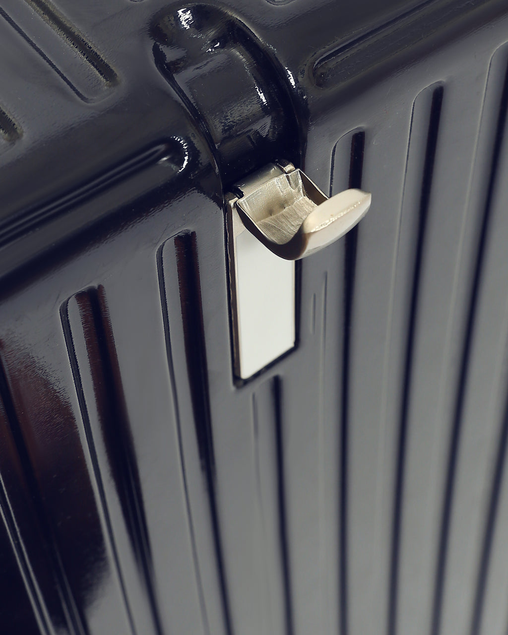 تايتان إيدج – شنطة سفر استثنائية لون كحلي غامق