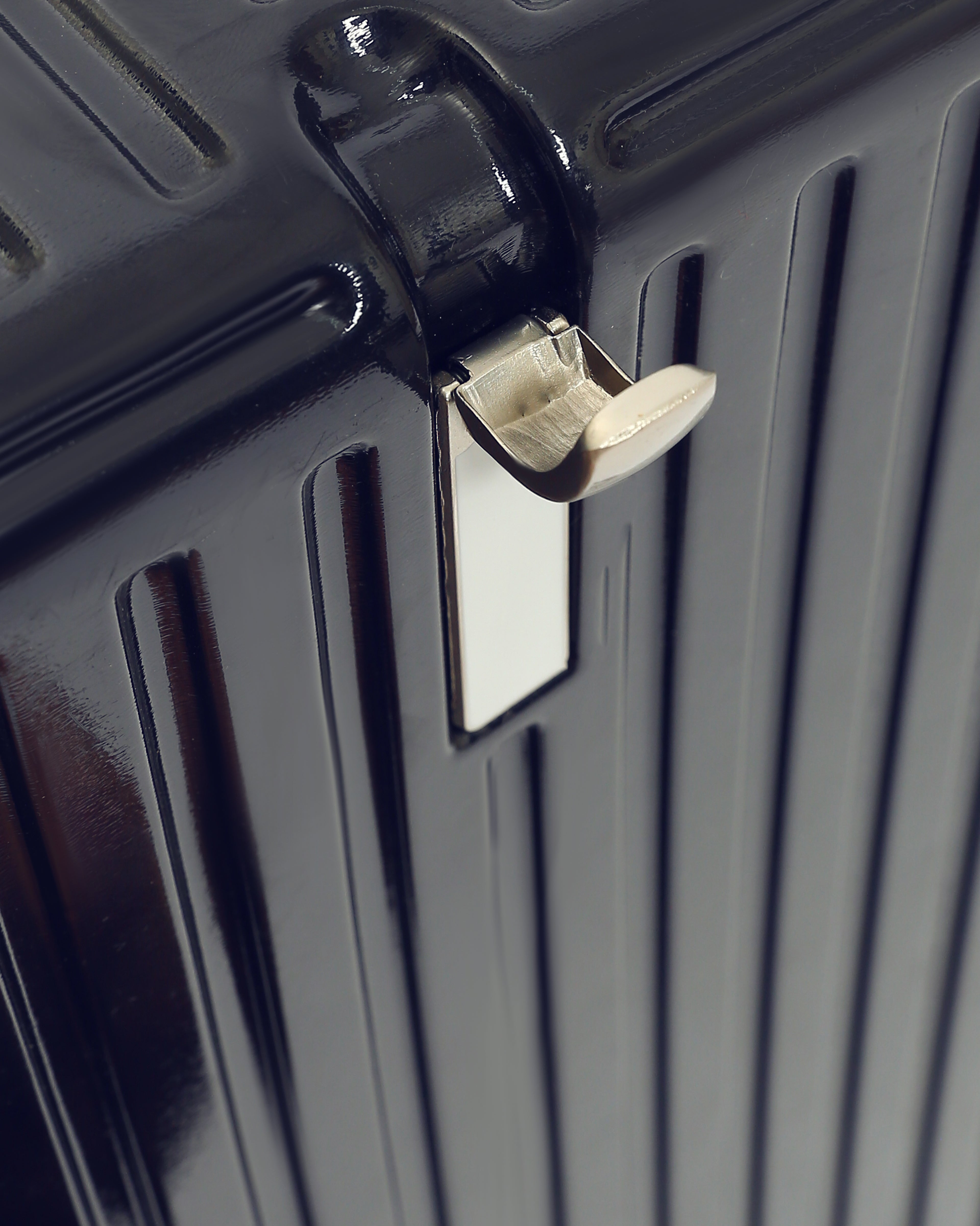 تايتان إيدج – شنطة سفر استثنائية لون كحلي غامق