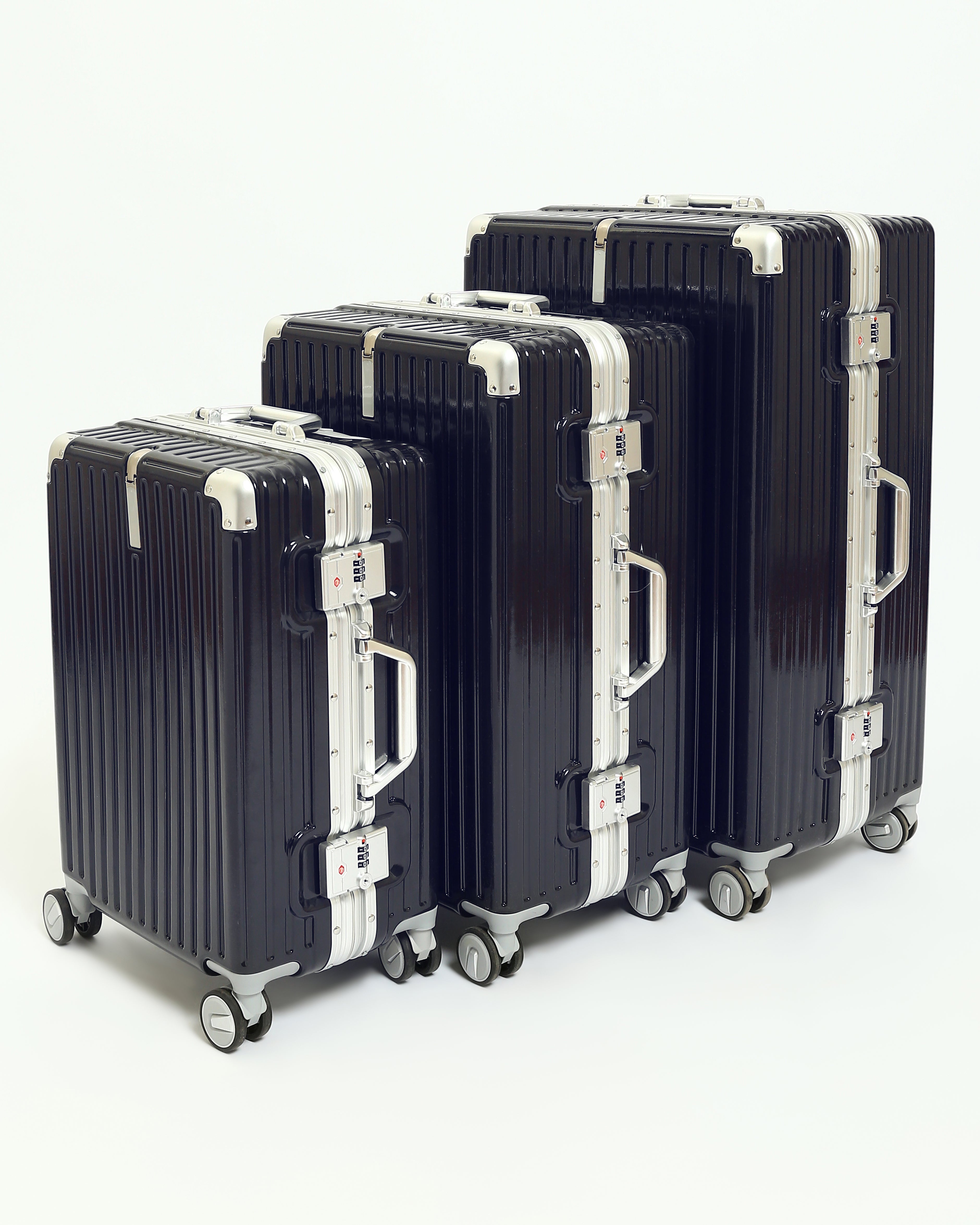 تايتان إيدج – شنطة سفر استثنائية لون كحلي غامق