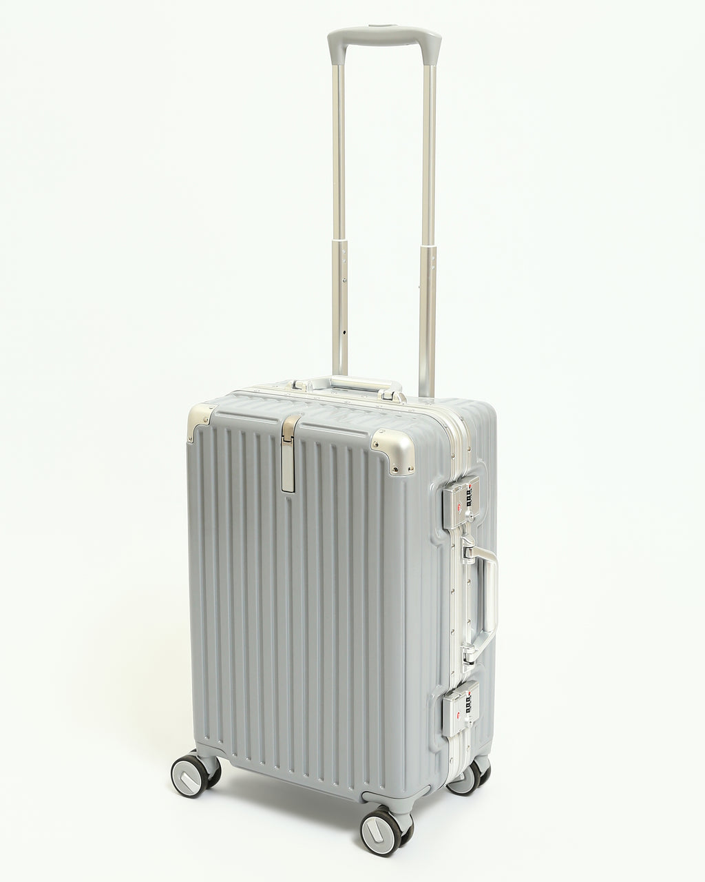 تايتان إيدج – شنطة سفر استثنائية باللون سيلفر عاصفي