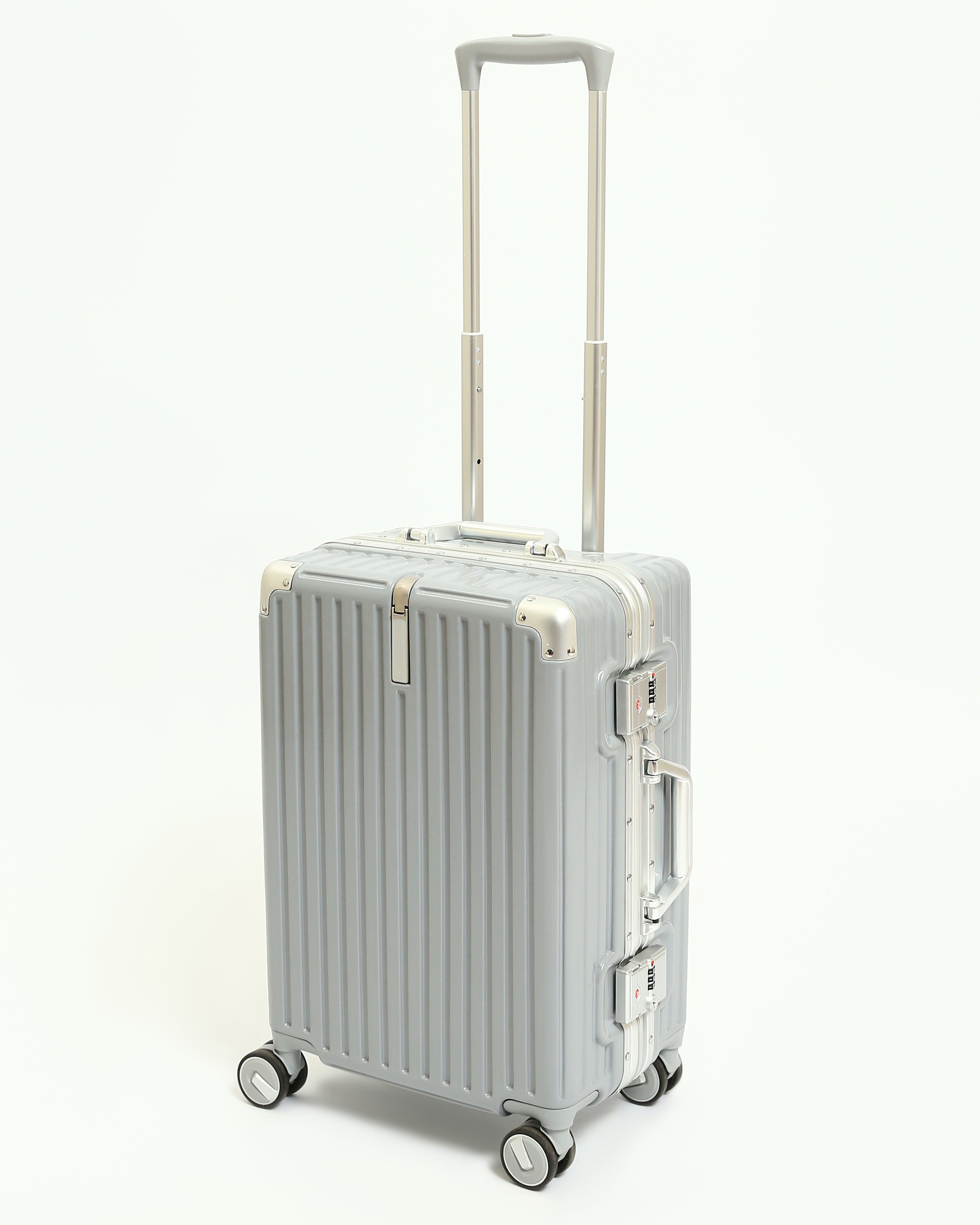 تايتان إيدج – شنطة سفر استثنائية باللون سيلفر عاصفي