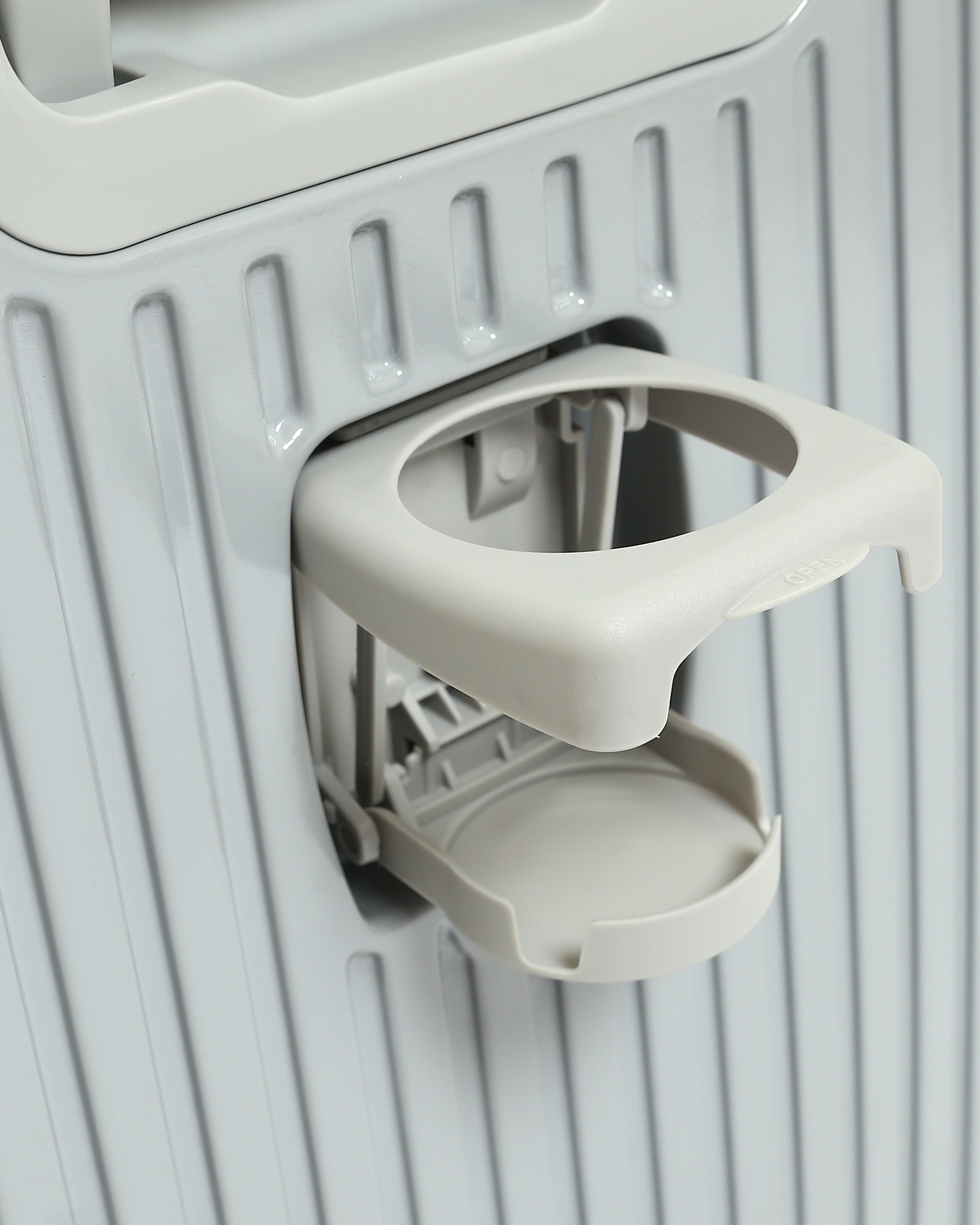 تايتان إيدج – شنطة سفر استثنائية باللون سيلفر عاصفي