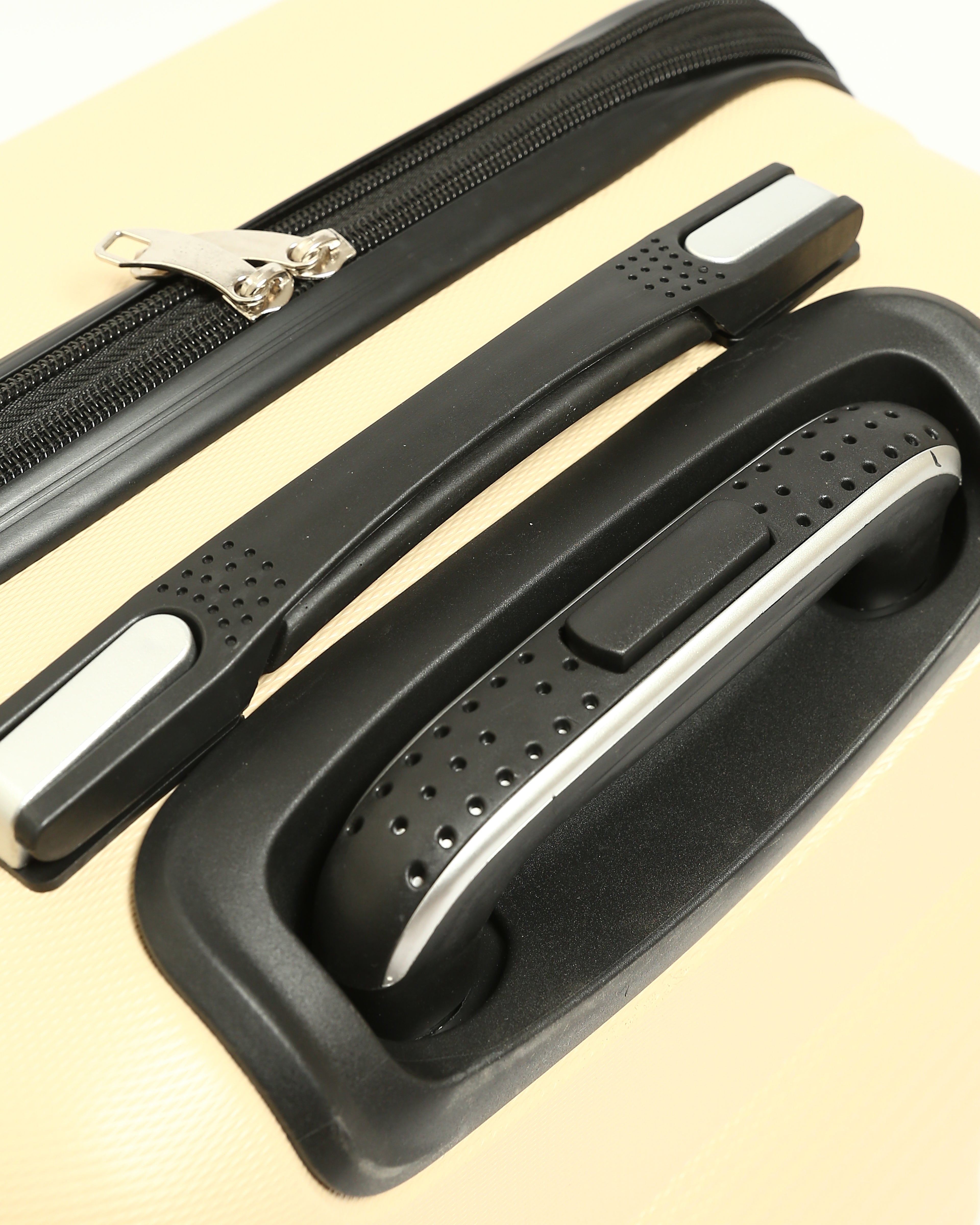 حقيبة سفر CK Premium المصنوعة من السيليكون الصلب - بيج