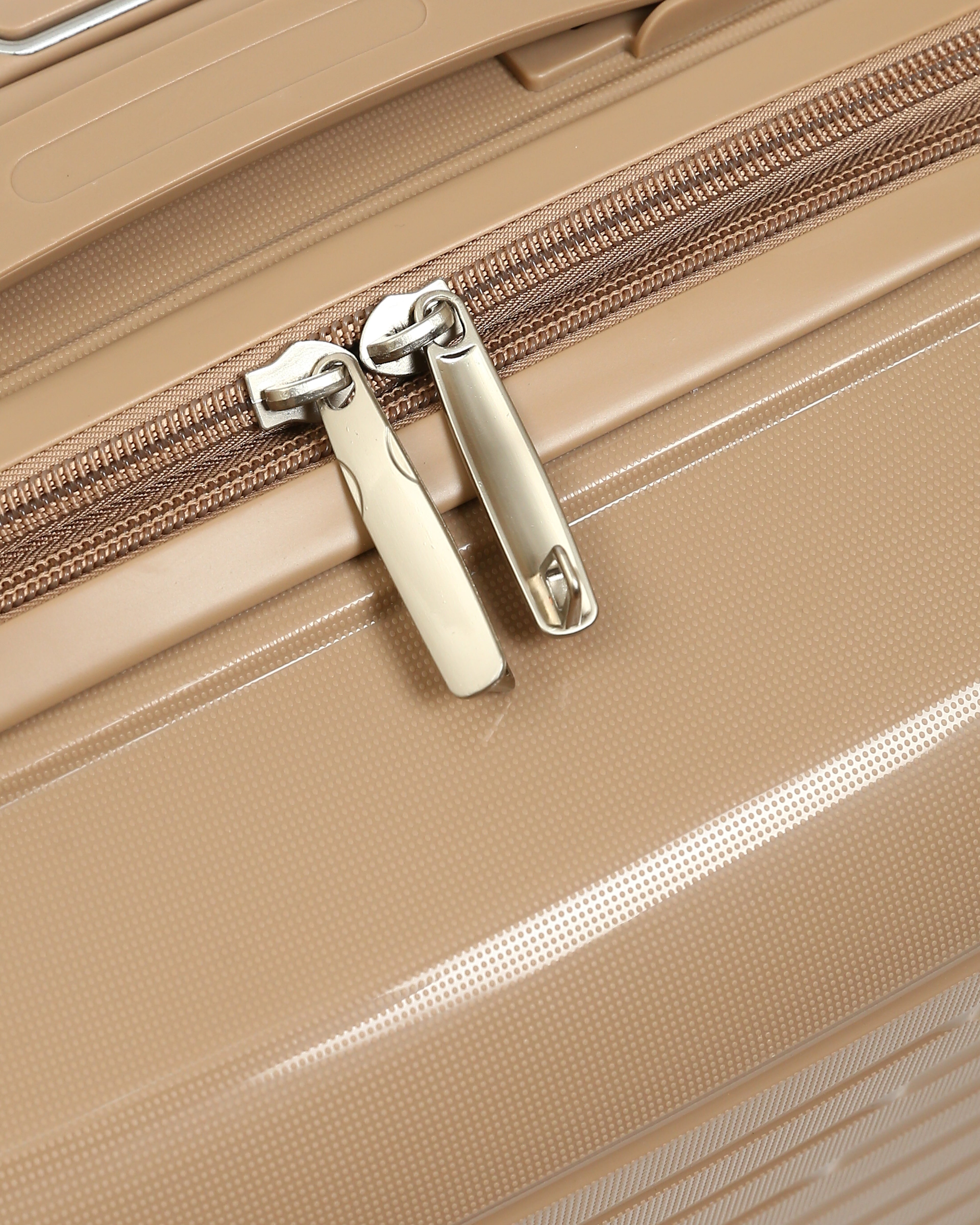 حقيبة سفر ايليت المصنوعة بالكامل من السيليكون - بيج رملي